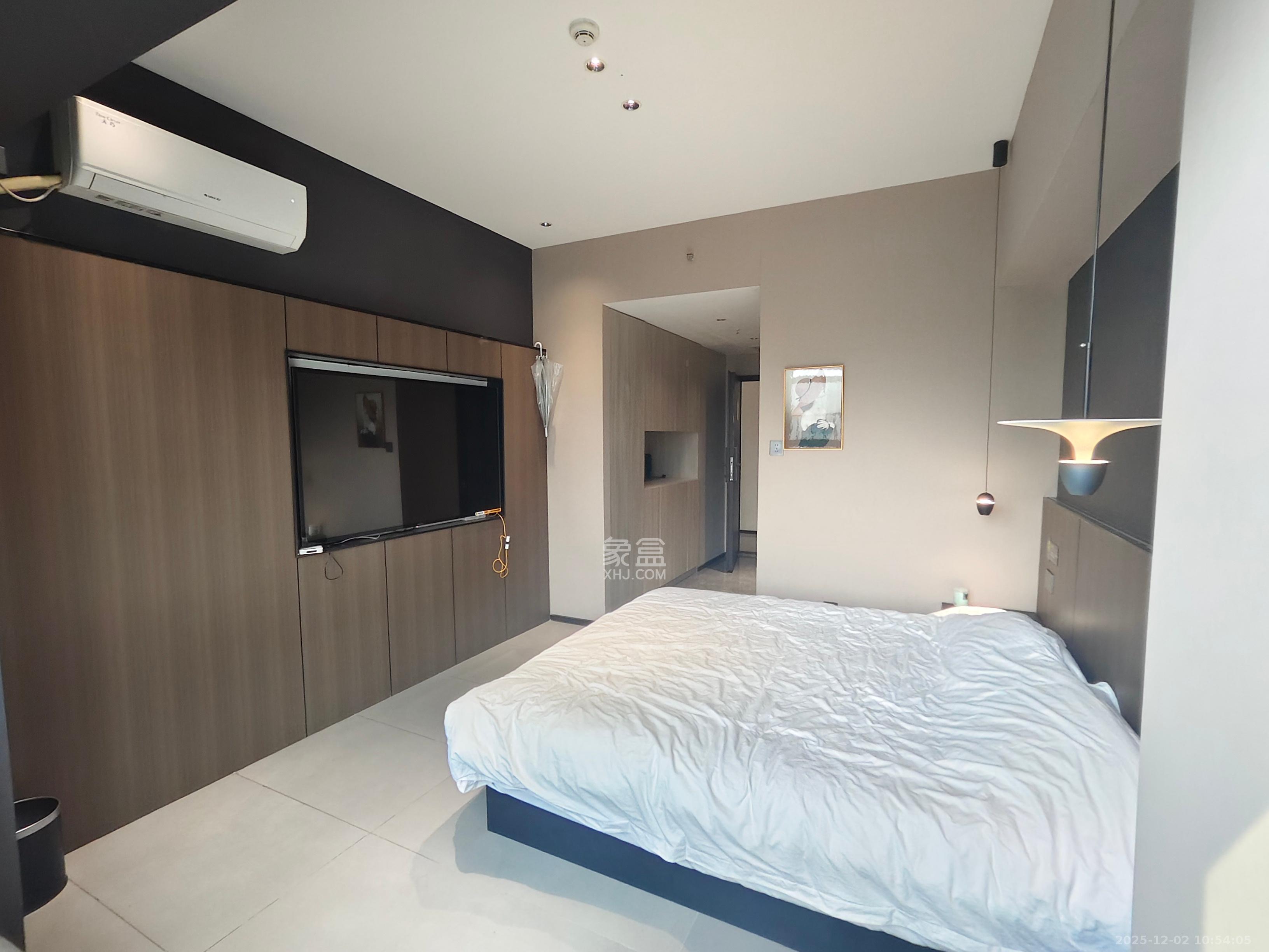 华润置地中心  1室1厅1卫    2600.0元/月