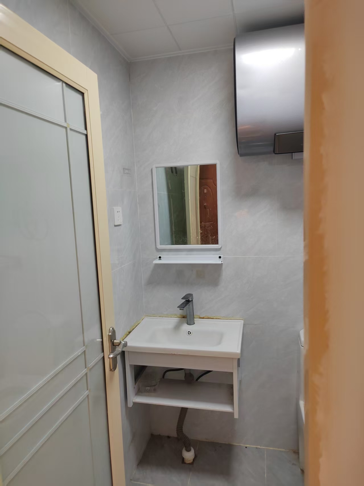 帝国大厦  1室1厅1卫    1300.0元/月户型图