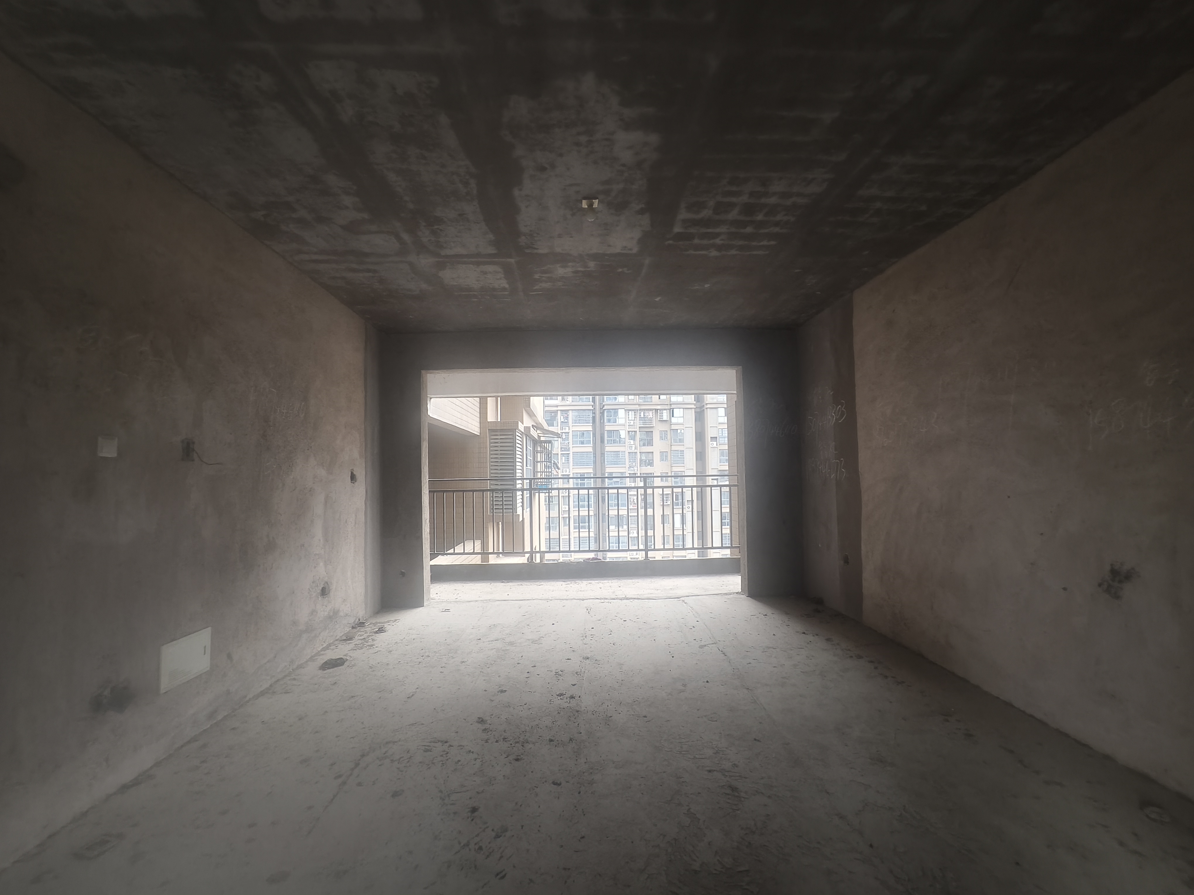 鑫成君泰  4室2厅2卫    69.8万