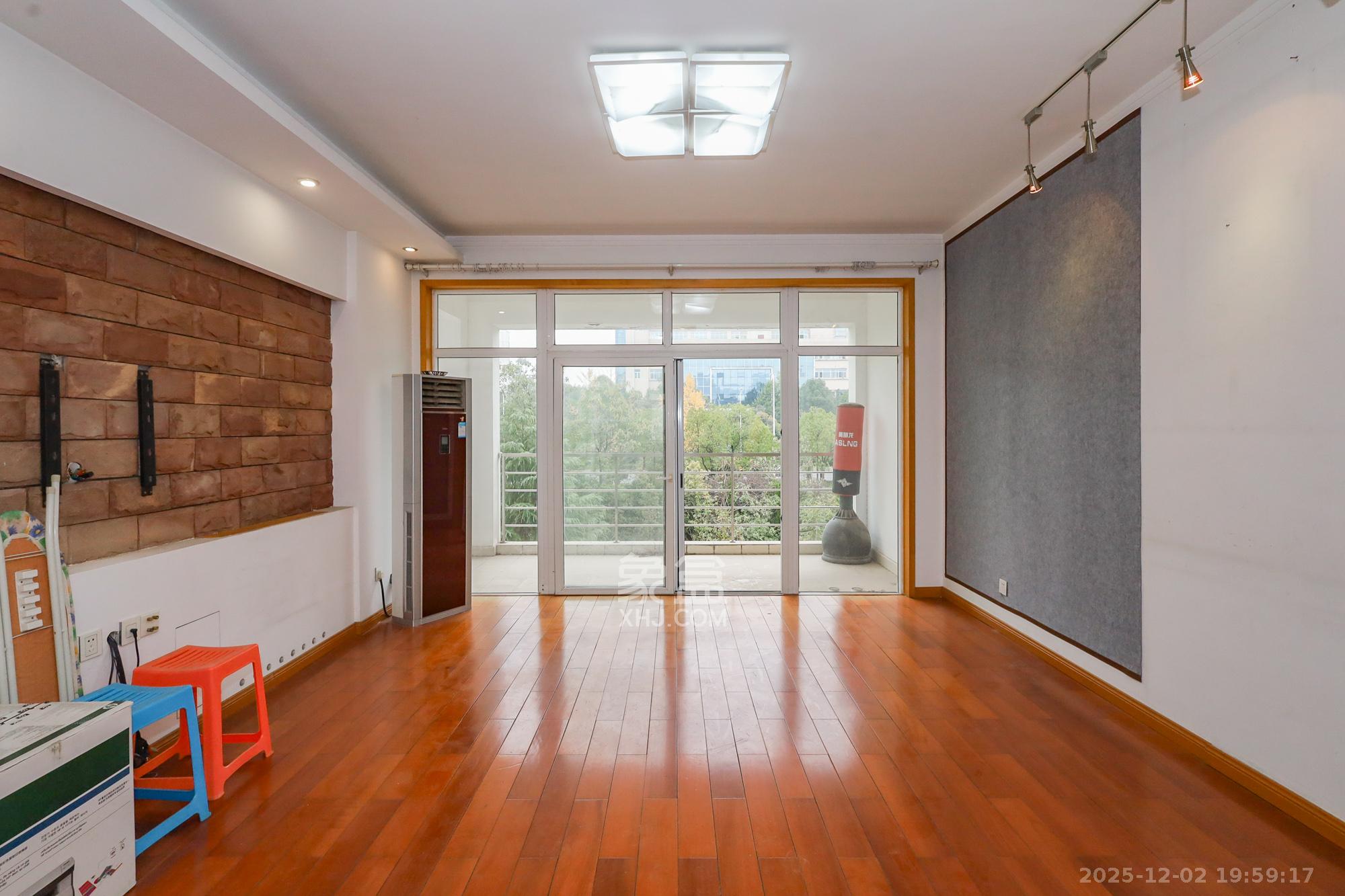 八方小区A区  4室2厅2卫    418.0万