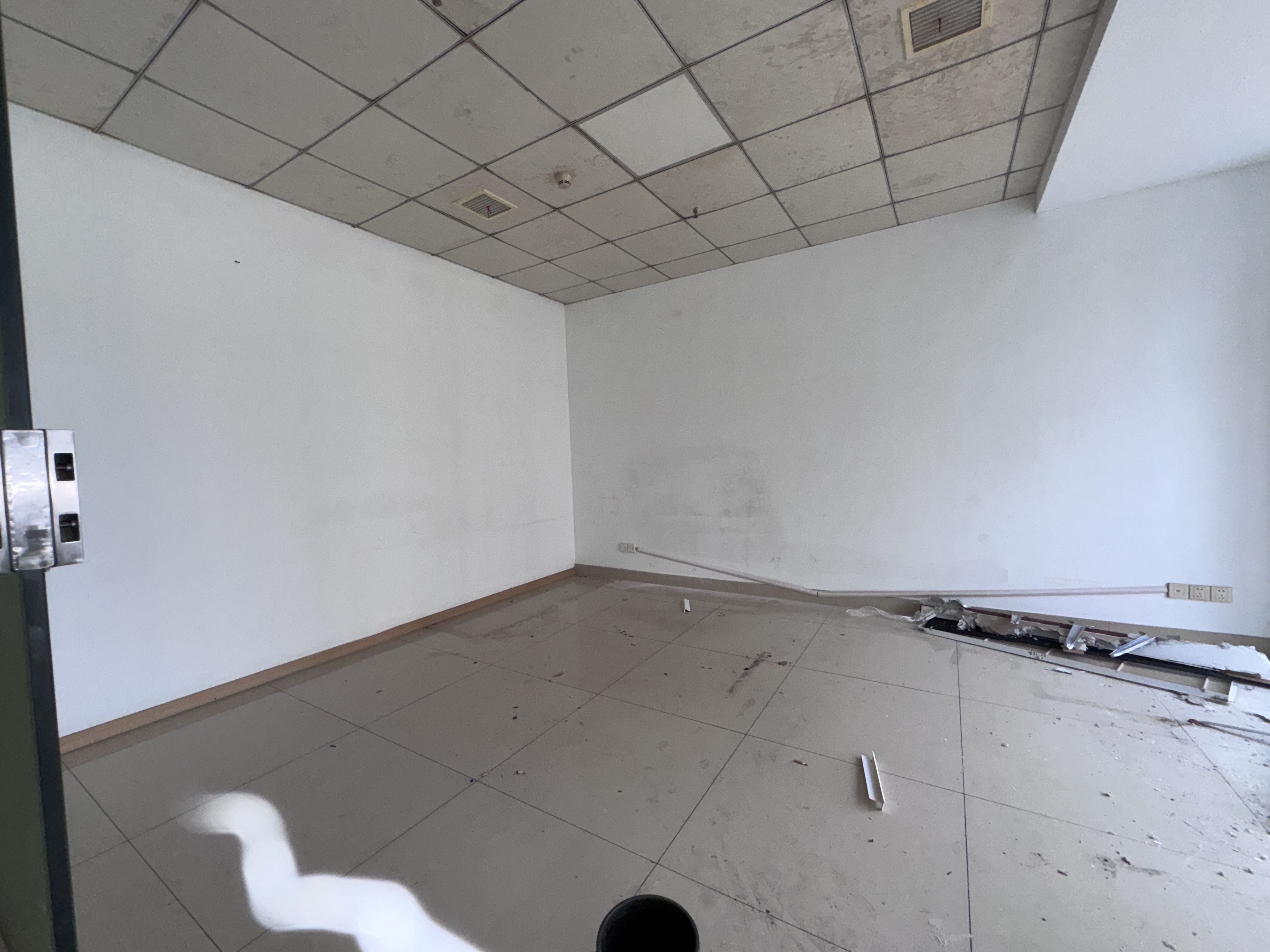 融冠亲城50写字楼 1室0厅0卫 6500.0元/月 融冠亲城50写字楼 1室0厅0卫 6500.0元/月室内图