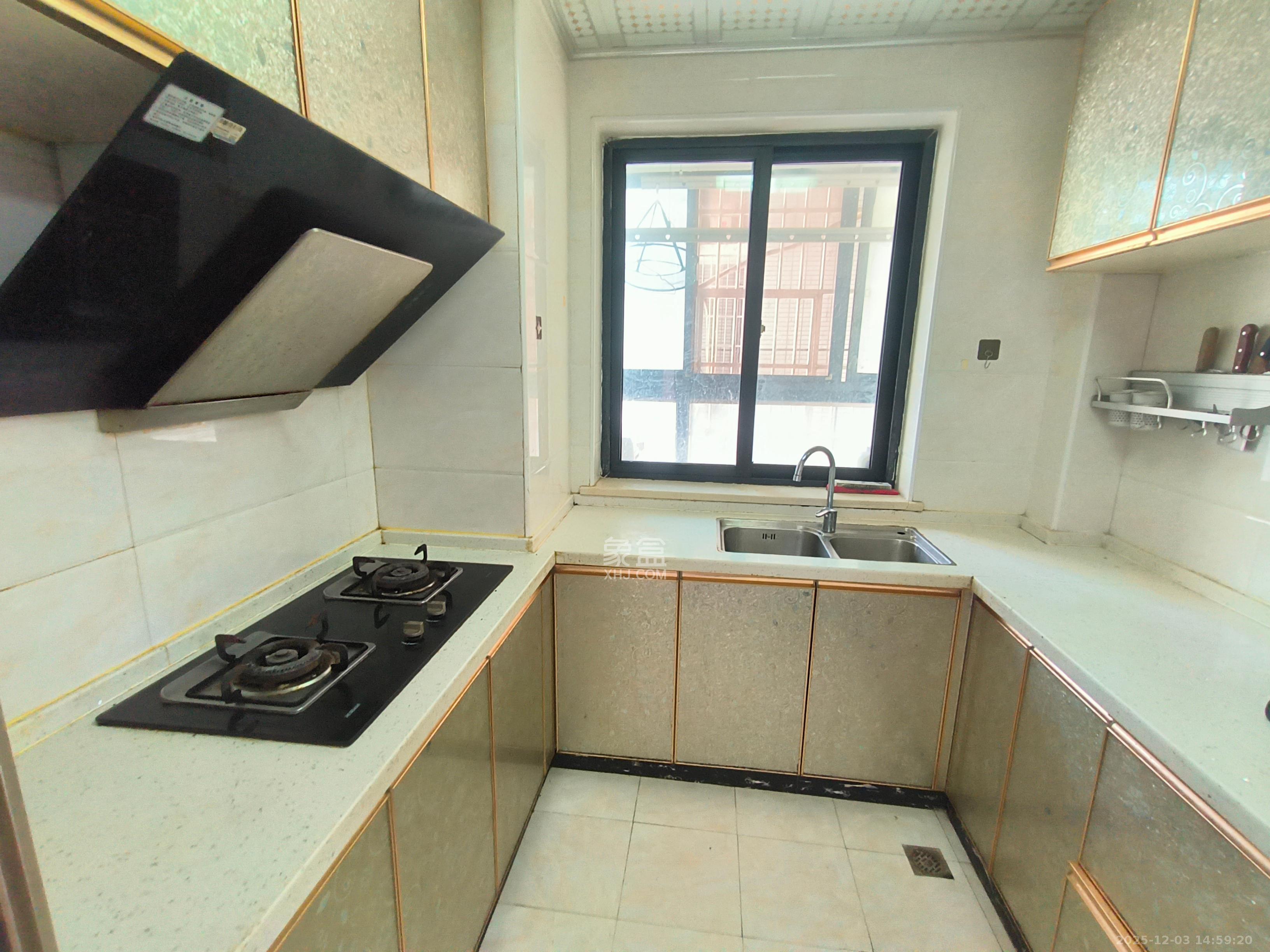 尚都花园城  3室1厅2卫    2300.0元/月室内图