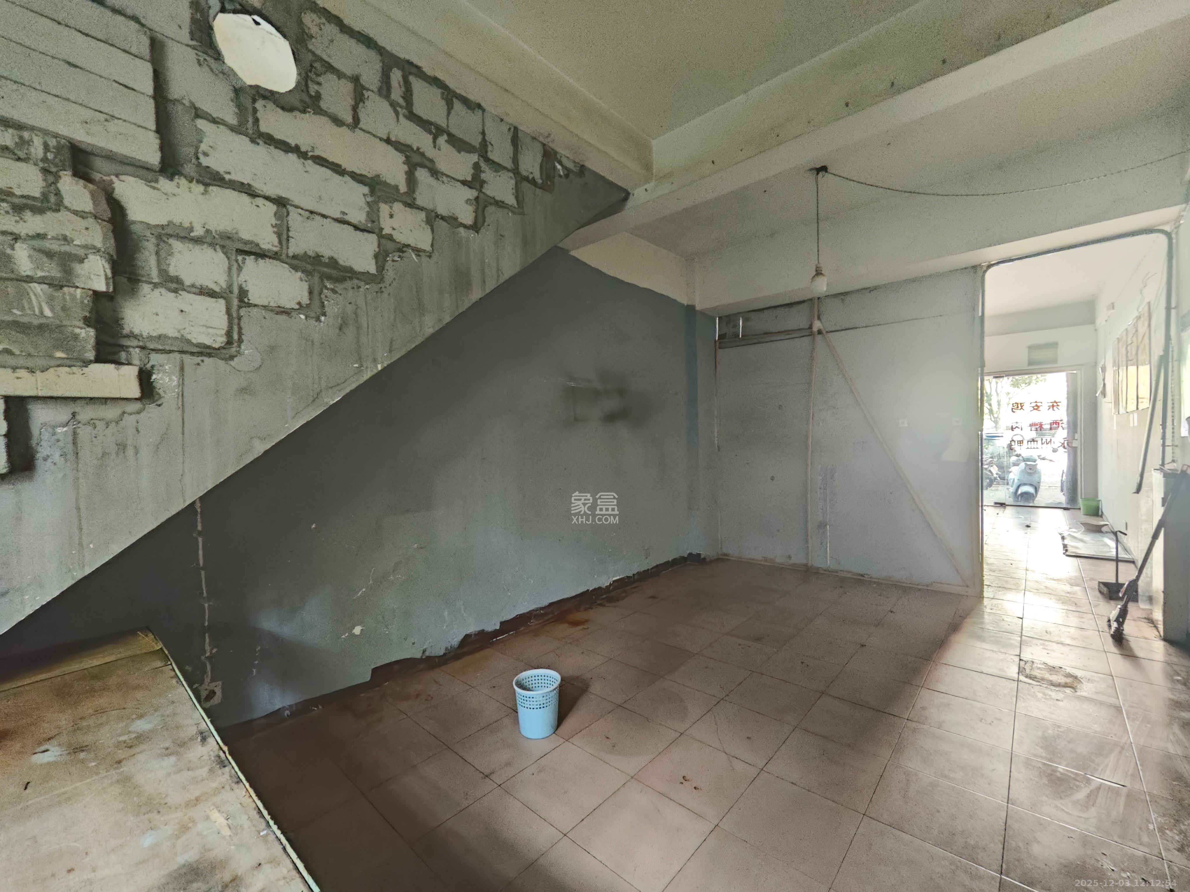 山水人家一二期   103.27㎡      2300.0元/月室内图