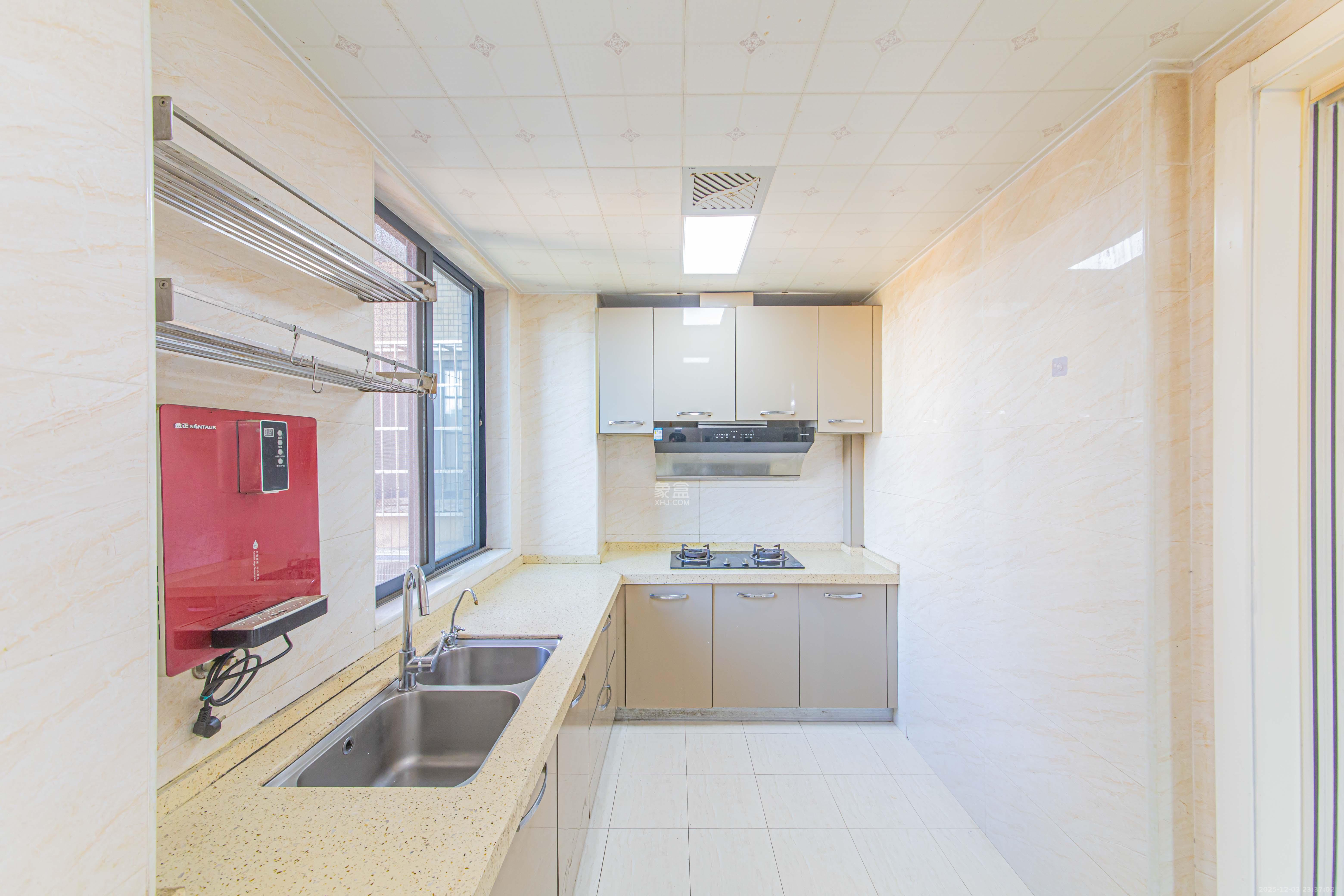 鑫远尚玺苑  4室2厅2卫    168.0万厨房