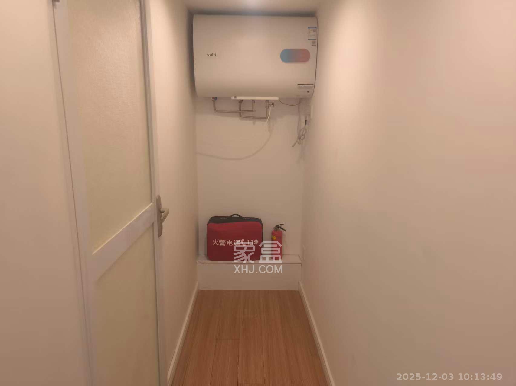 卓越江岸  2室2厅2卫    2400.0元/月室内图