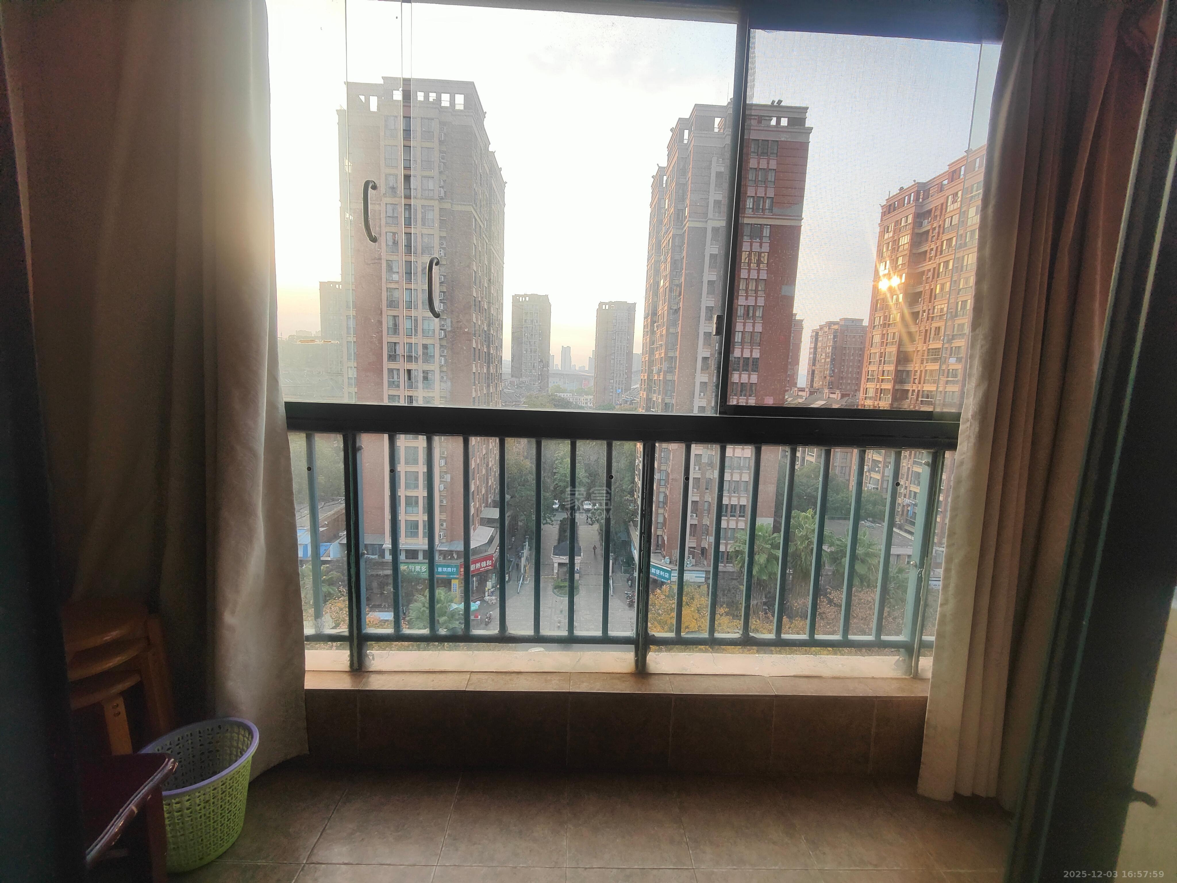 尚格名城向左向右  1室1厅1卫    1050.0元/月室内图