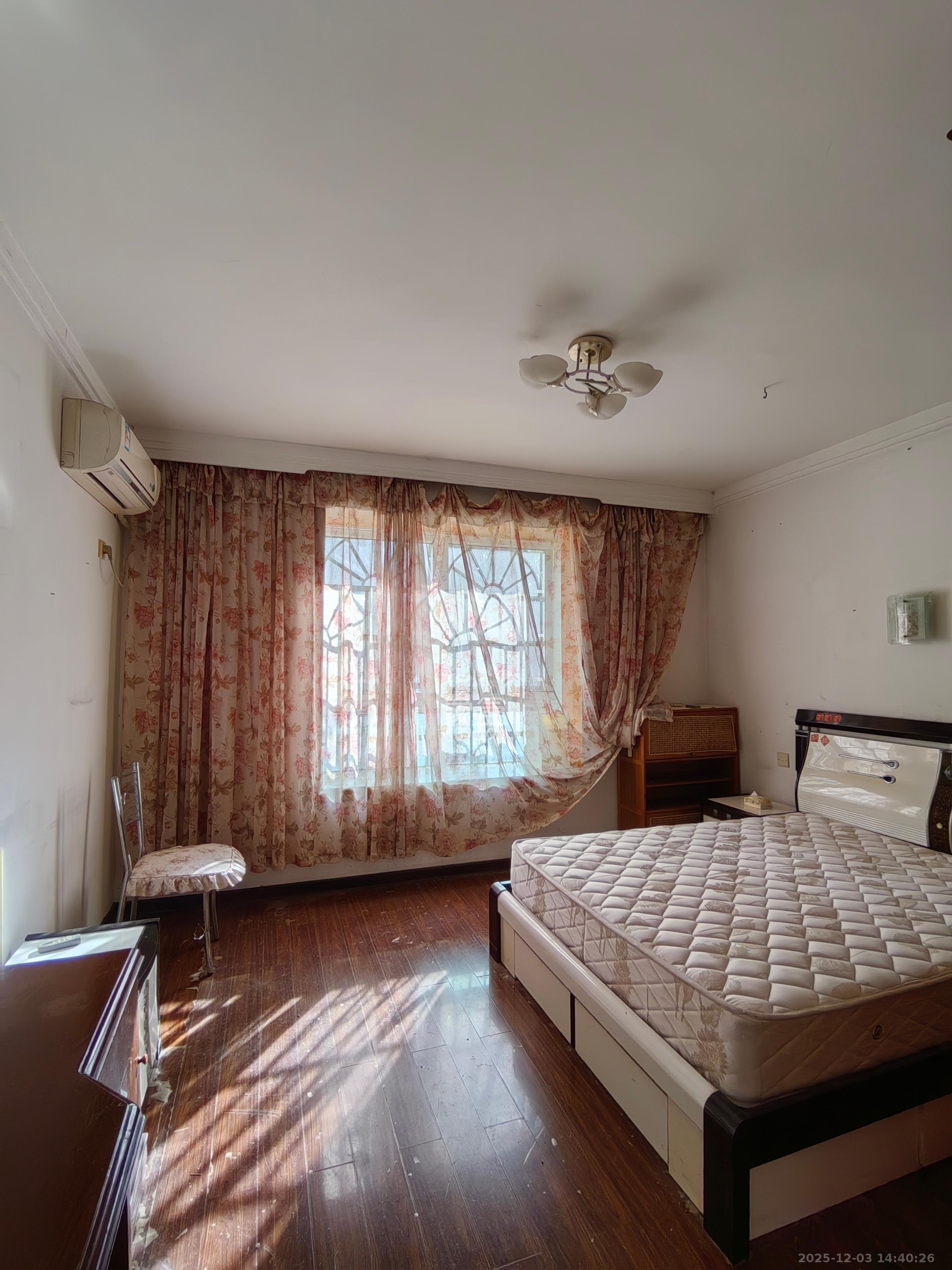 绿荫家园 1室2厅2卫 1400.0元/月 绿荫家园 1室2厅2卫 1400.0元/月室内图