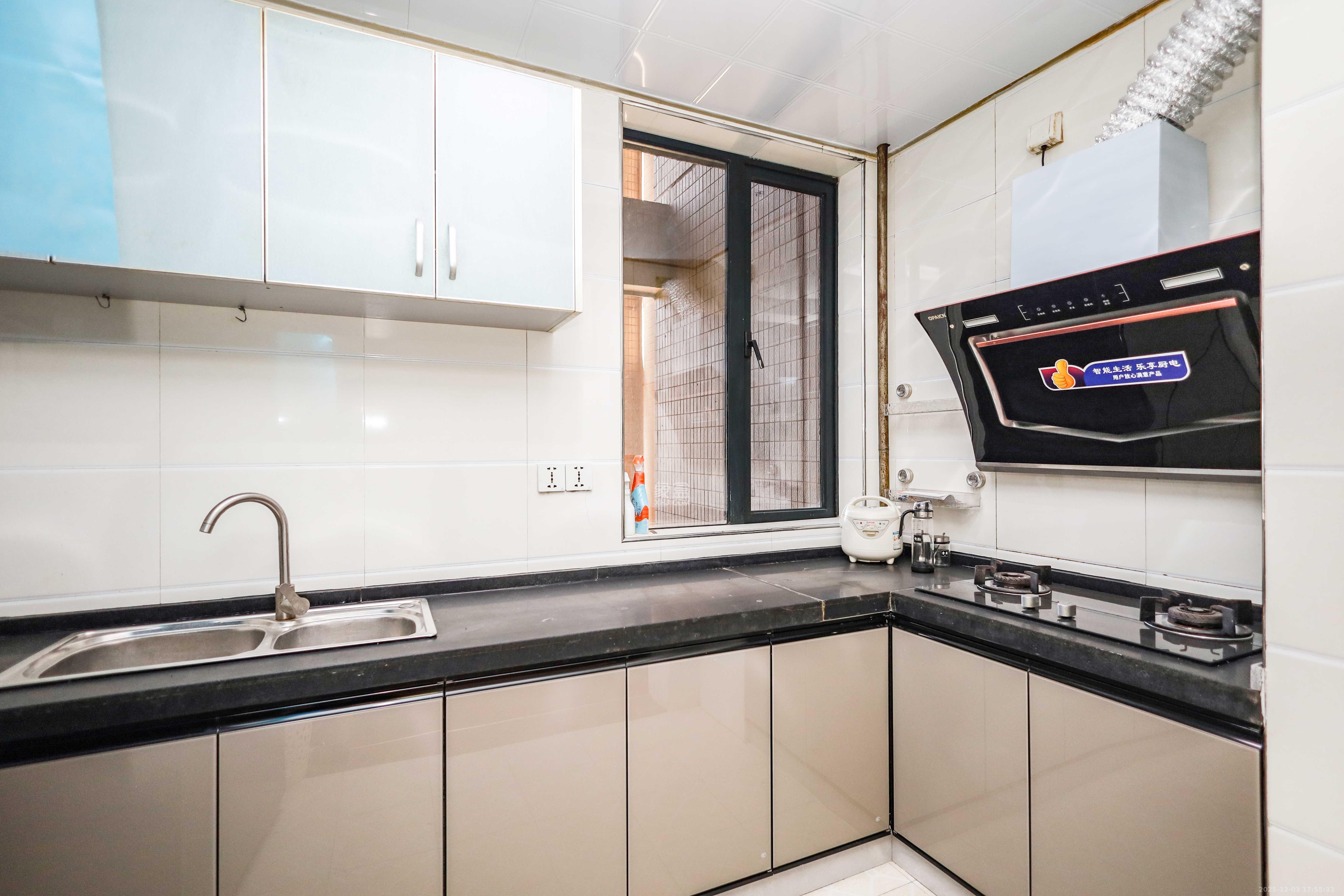 永祺西京  4室2厅2卫    155.0万厨房