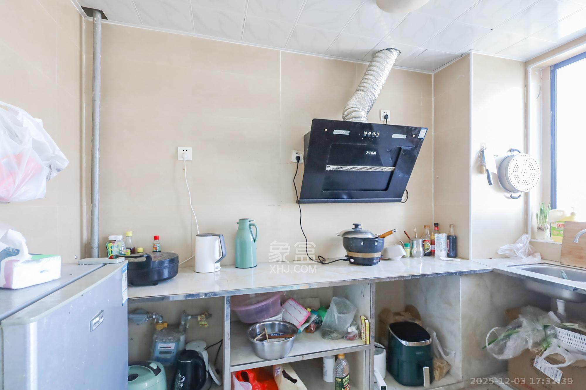 胜家雅苑  4室2厅2卫    165.0万厨房