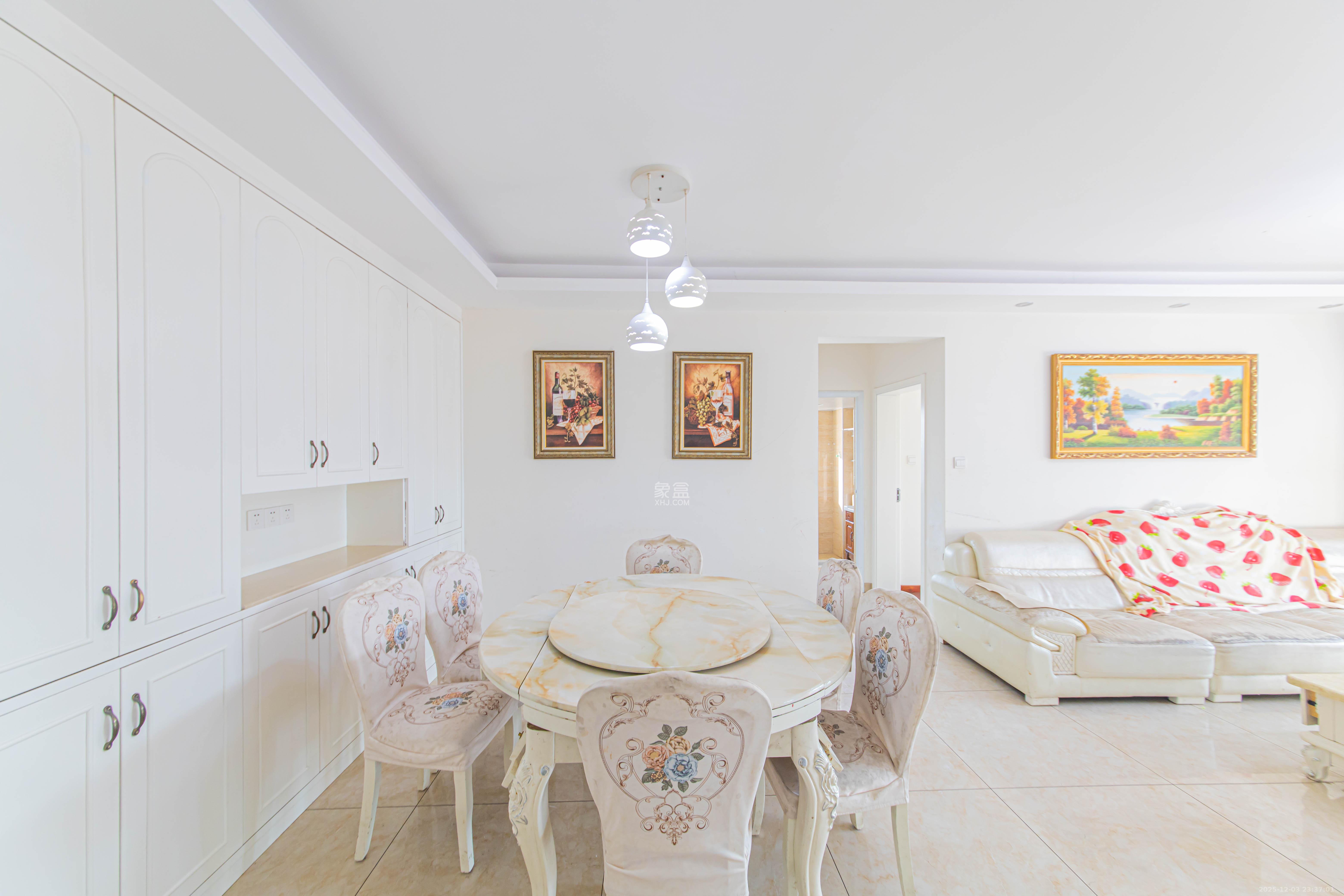 鑫远尚玺苑 4室2厅2卫 168.0万 鑫远尚玺苑 4室2厅2卫 168.0万客厅