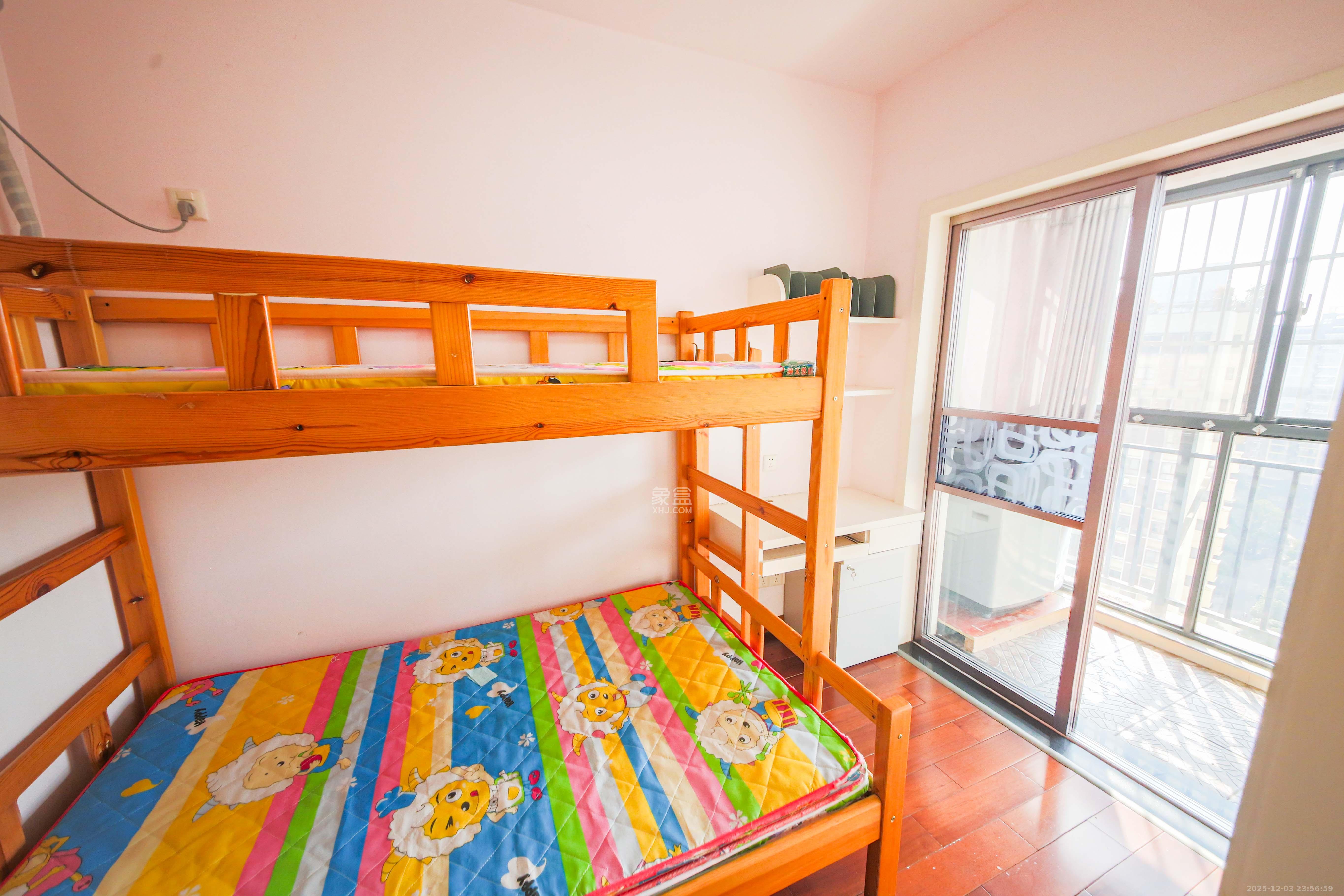 童话里  3室2厅1卫    65.0万卧室