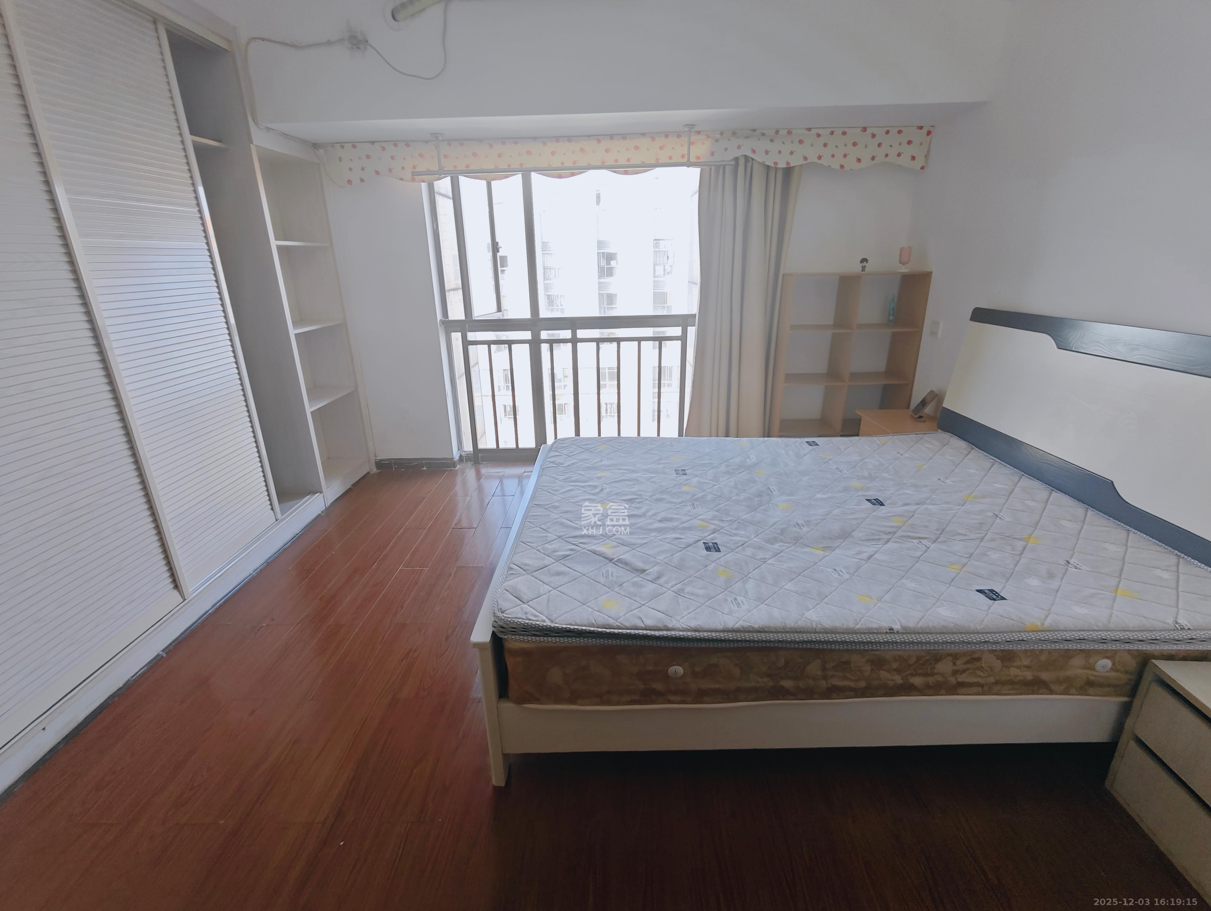 西子一间  1室1厅1卫    1600.0元/月室内图