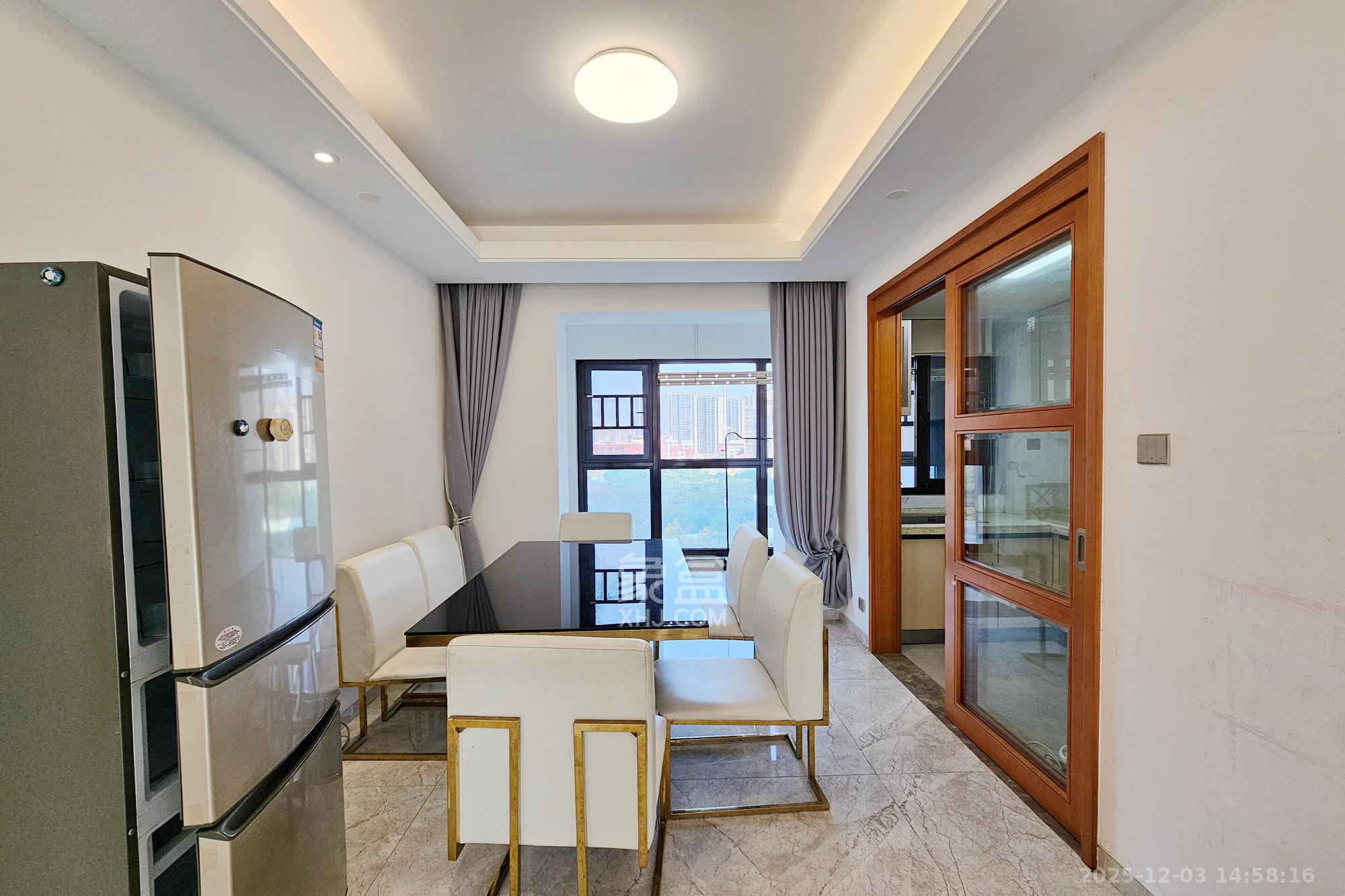 明昇壹城(明昇时代广场)二期 3室2厅2卫 150.0万 明昇壹城(明昇时代广场)二期 3室2厅2卫 150.0万客厅