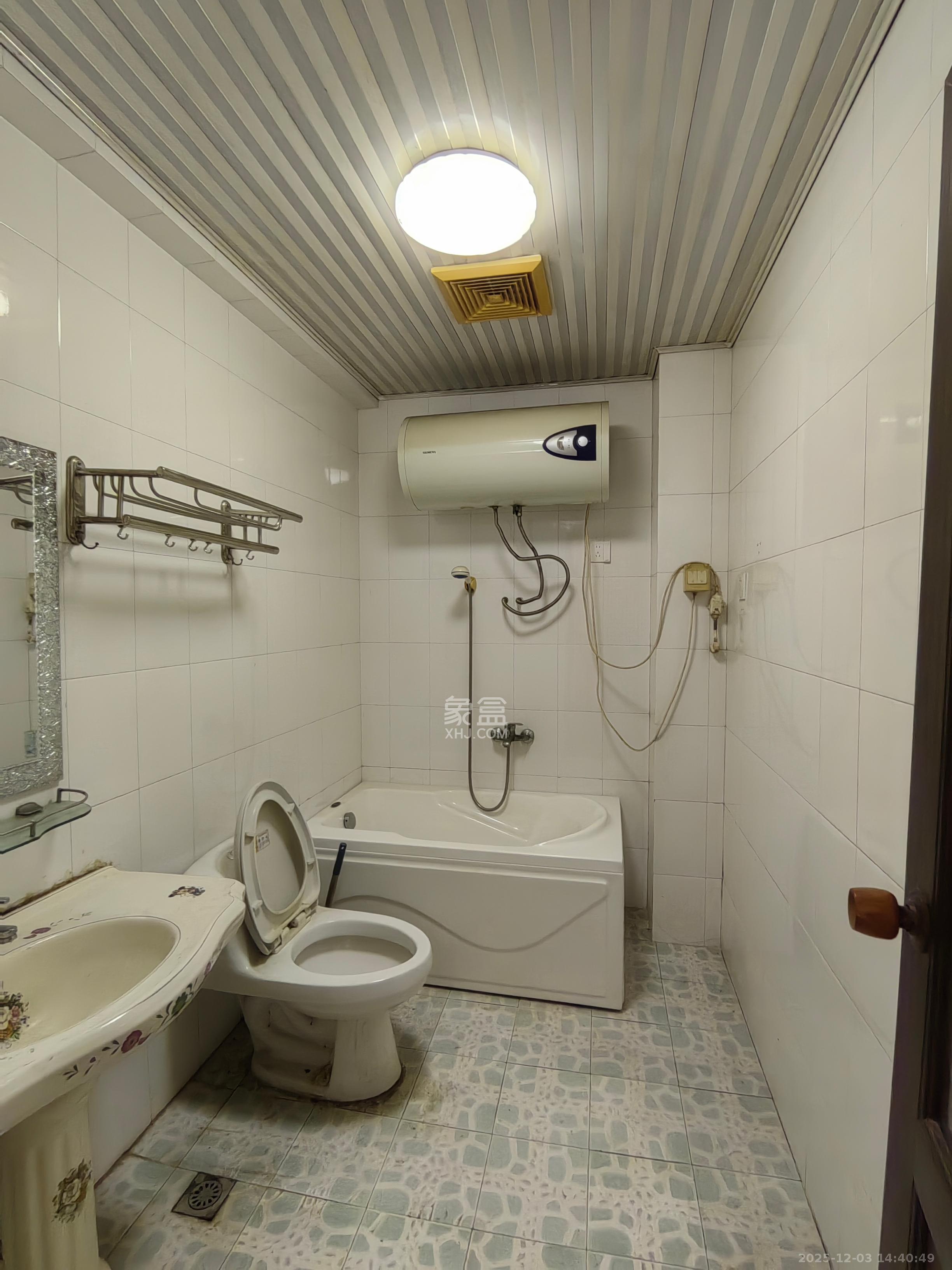 绿荫家园 1室2厅2卫 1400.0元/月 绿荫家园 1室2厅2卫 1400.0元/月室内图