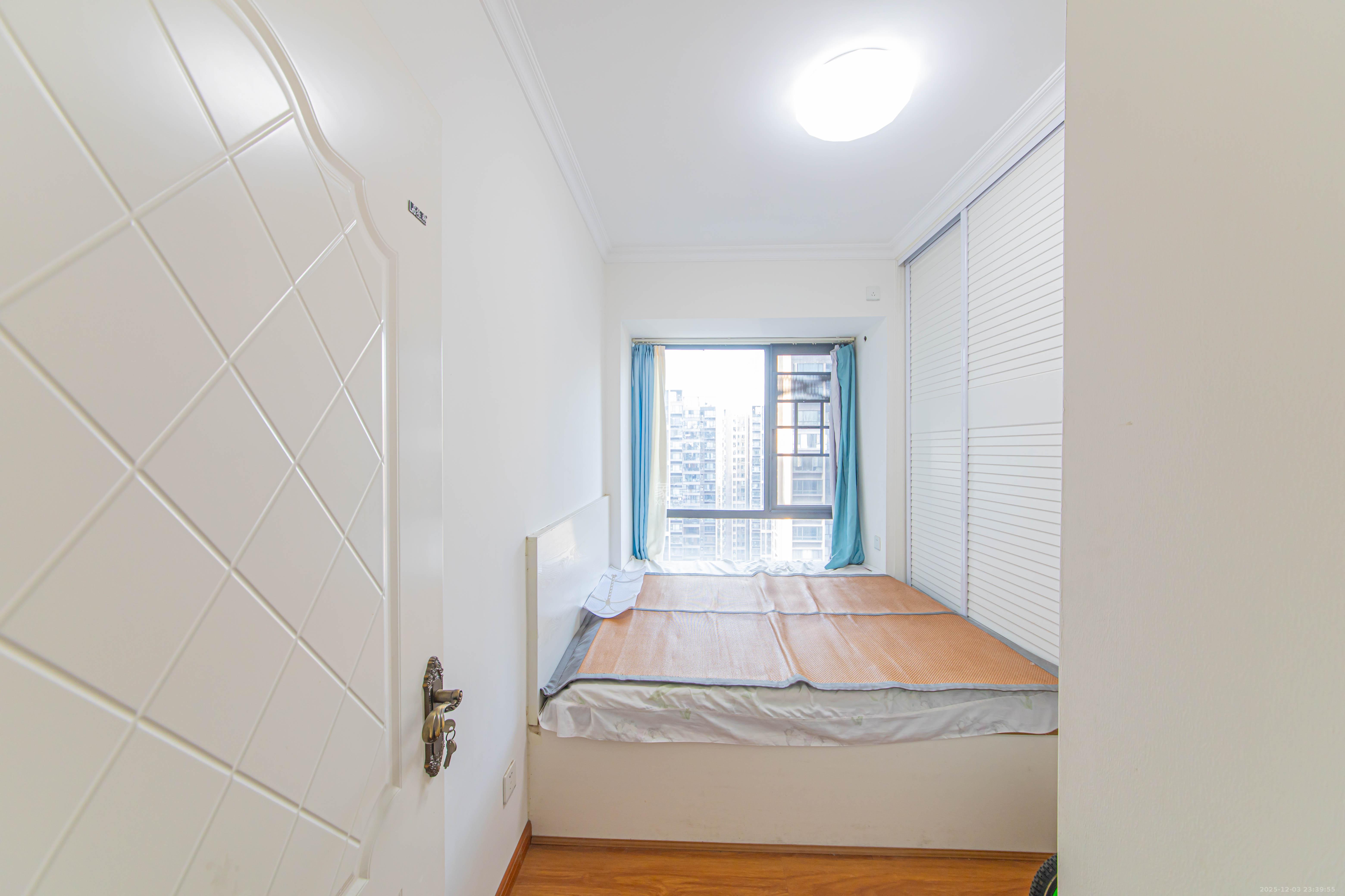 汇金城/嘉华城二期 4室2厅2卫 148.0万 汇金城/嘉华城二期 4室2厅2卫 148.0万卧室