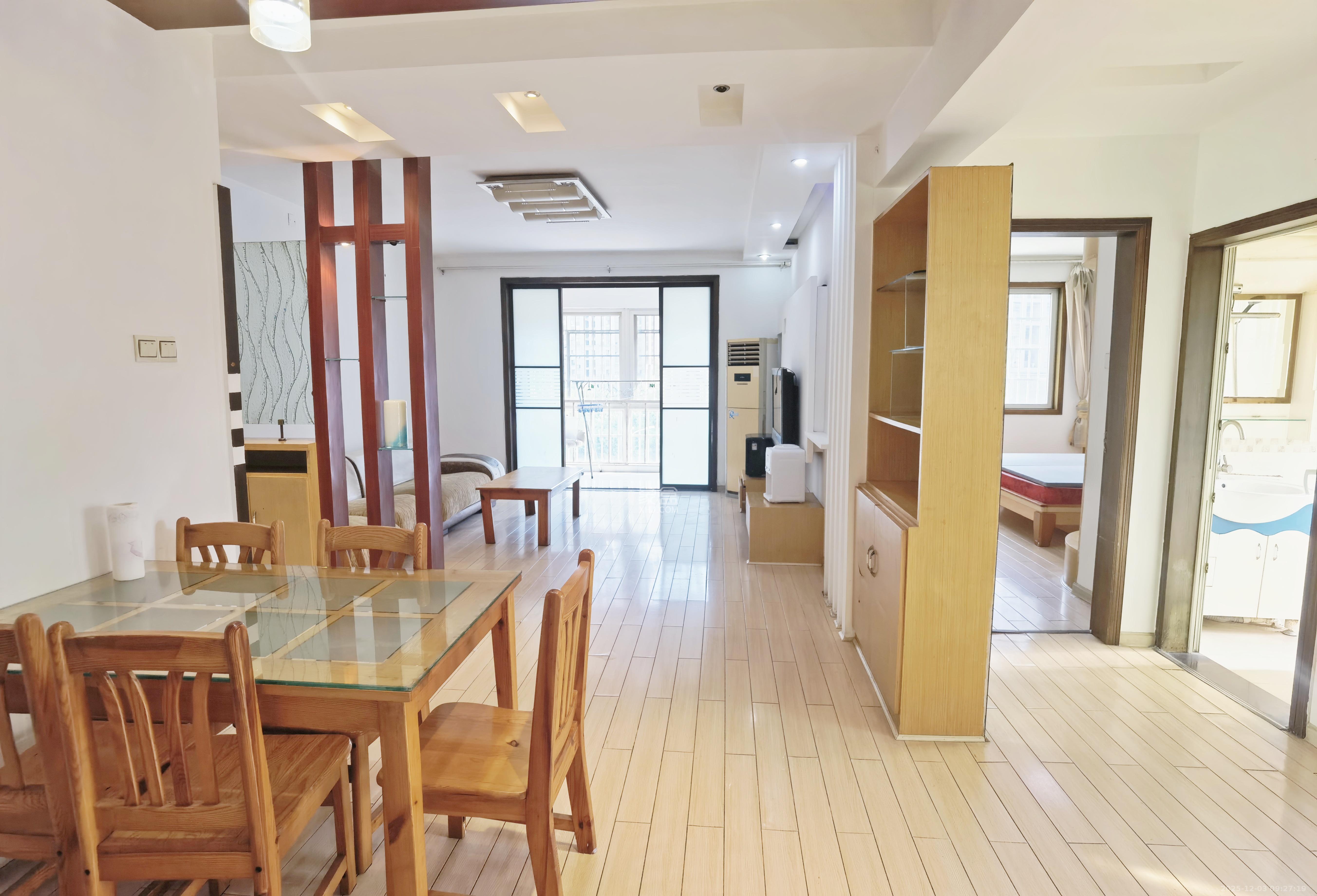 枫林美景  3室2厅2卫    1750.0元/月室内图