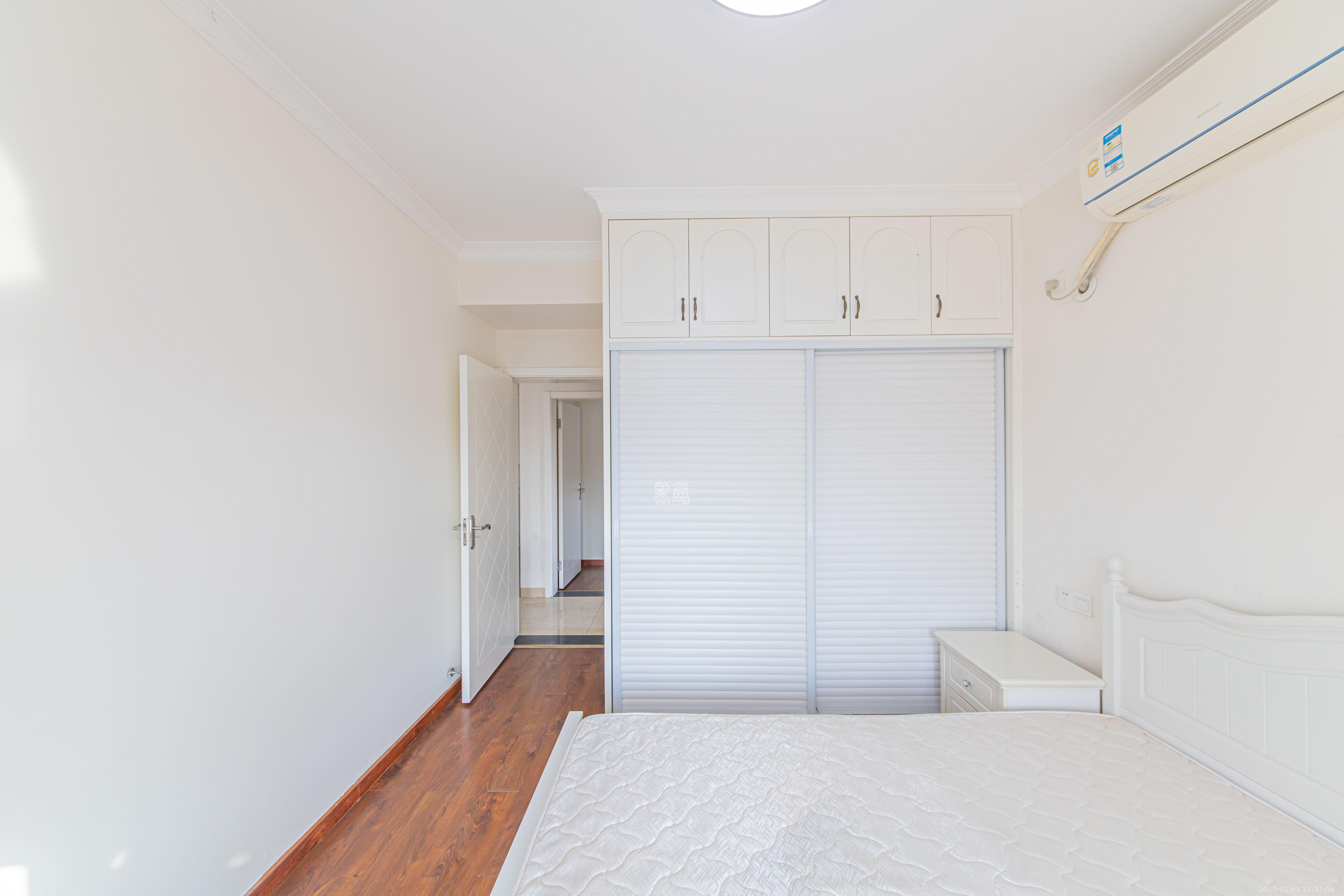 鑫远尚玺苑  4室2厅2卫    168.0万卧室