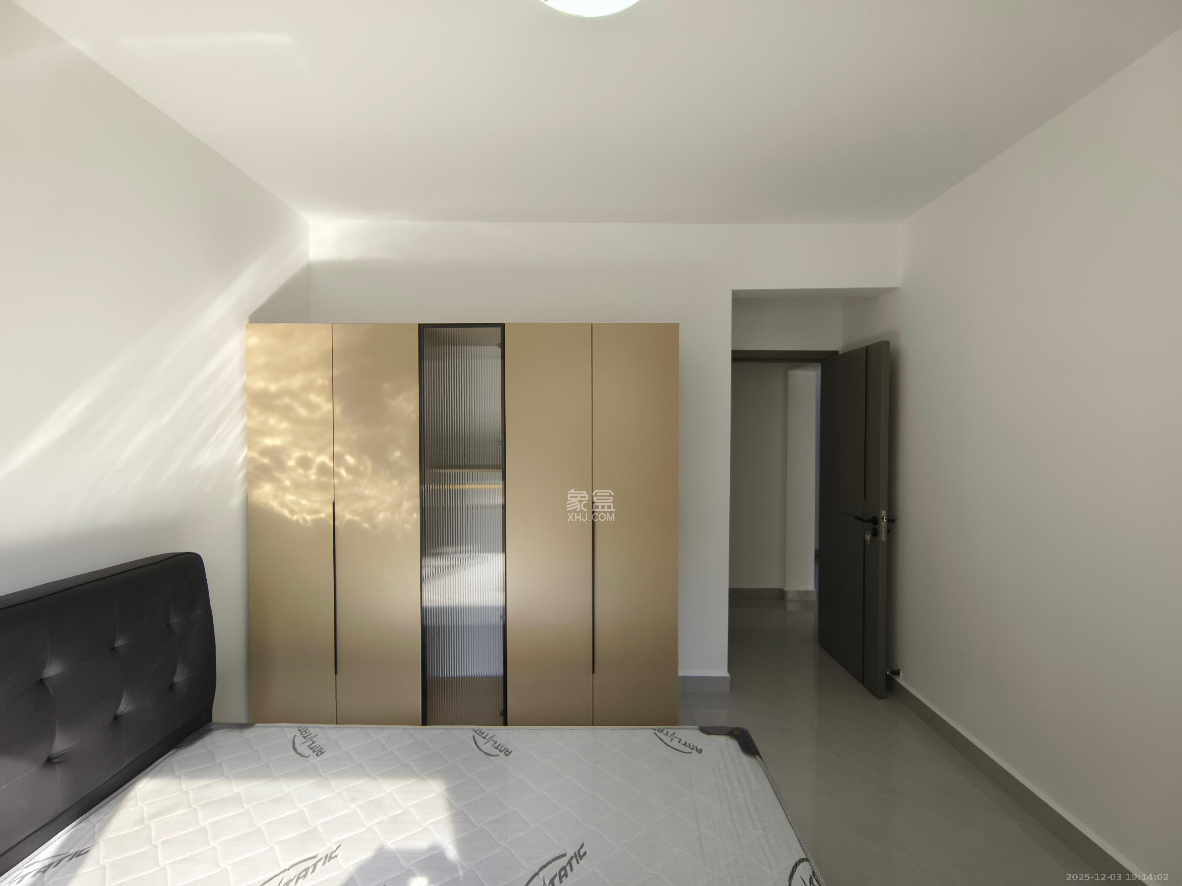 明发阅江悦府  3室2厅1卫    2000.0元/月室内图