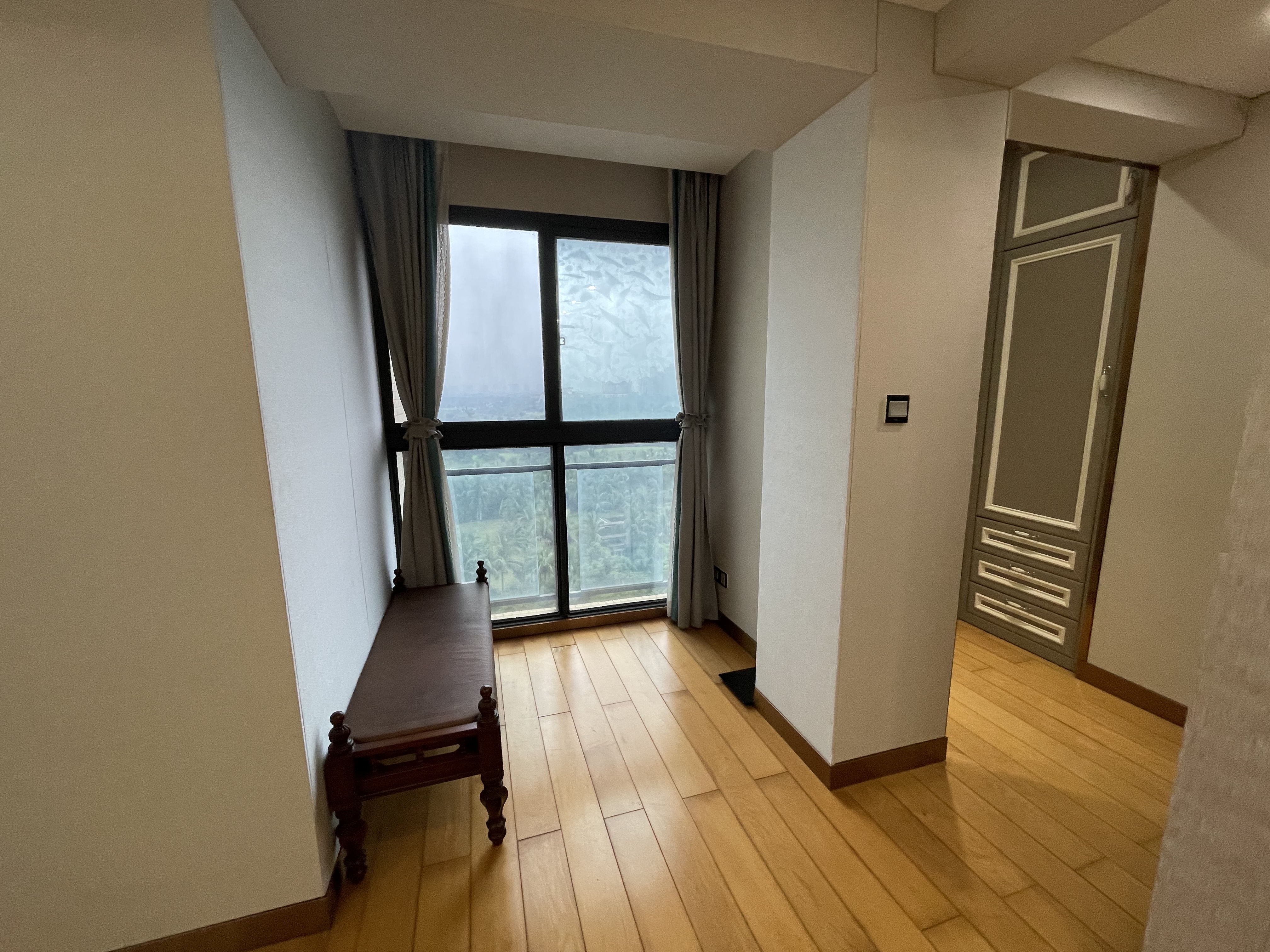 观澜湖中央公园  3室3厅2卫    288.0万客厅