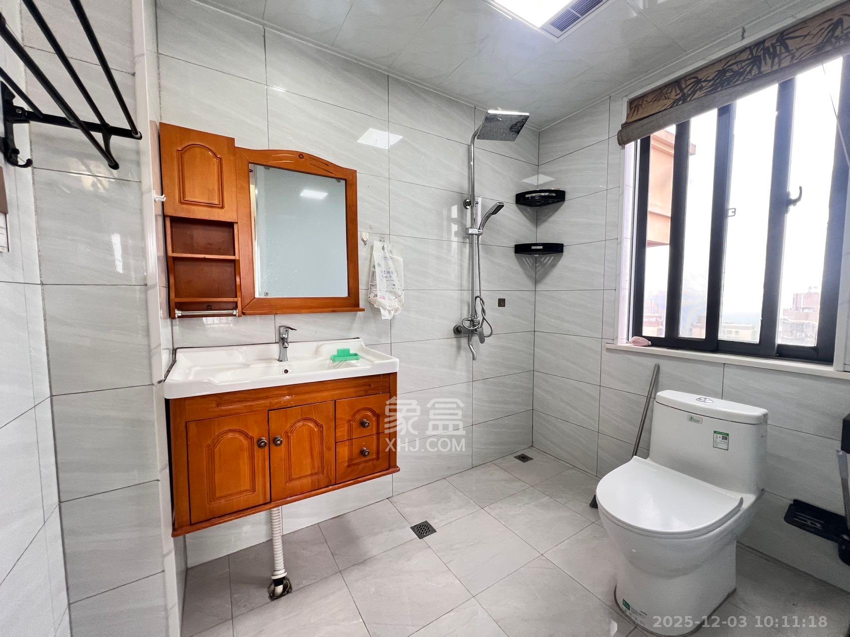 西湖鸿运佳苑 3室2厅2卫 2300.0元/月 西湖鸿运佳苑 3室2厅2卫 2300.0元/月室内图