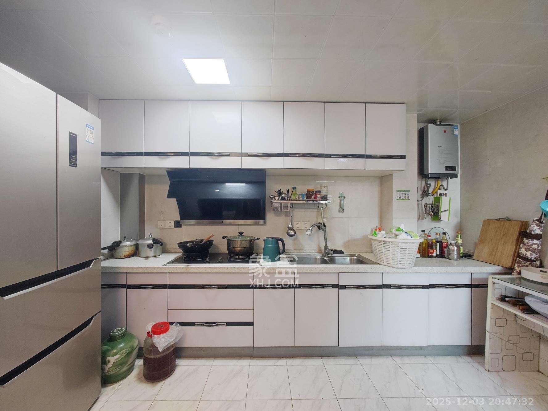 卓越蔚蓝城邦  1室0厅0卫    56.8万厨房