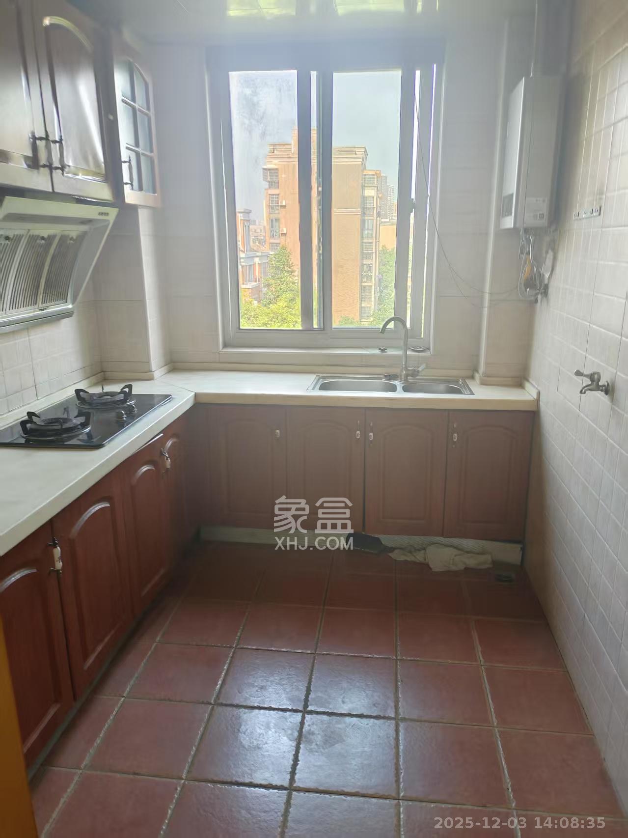 山水湾  3室2厅1卫    1200.0元/月室内图