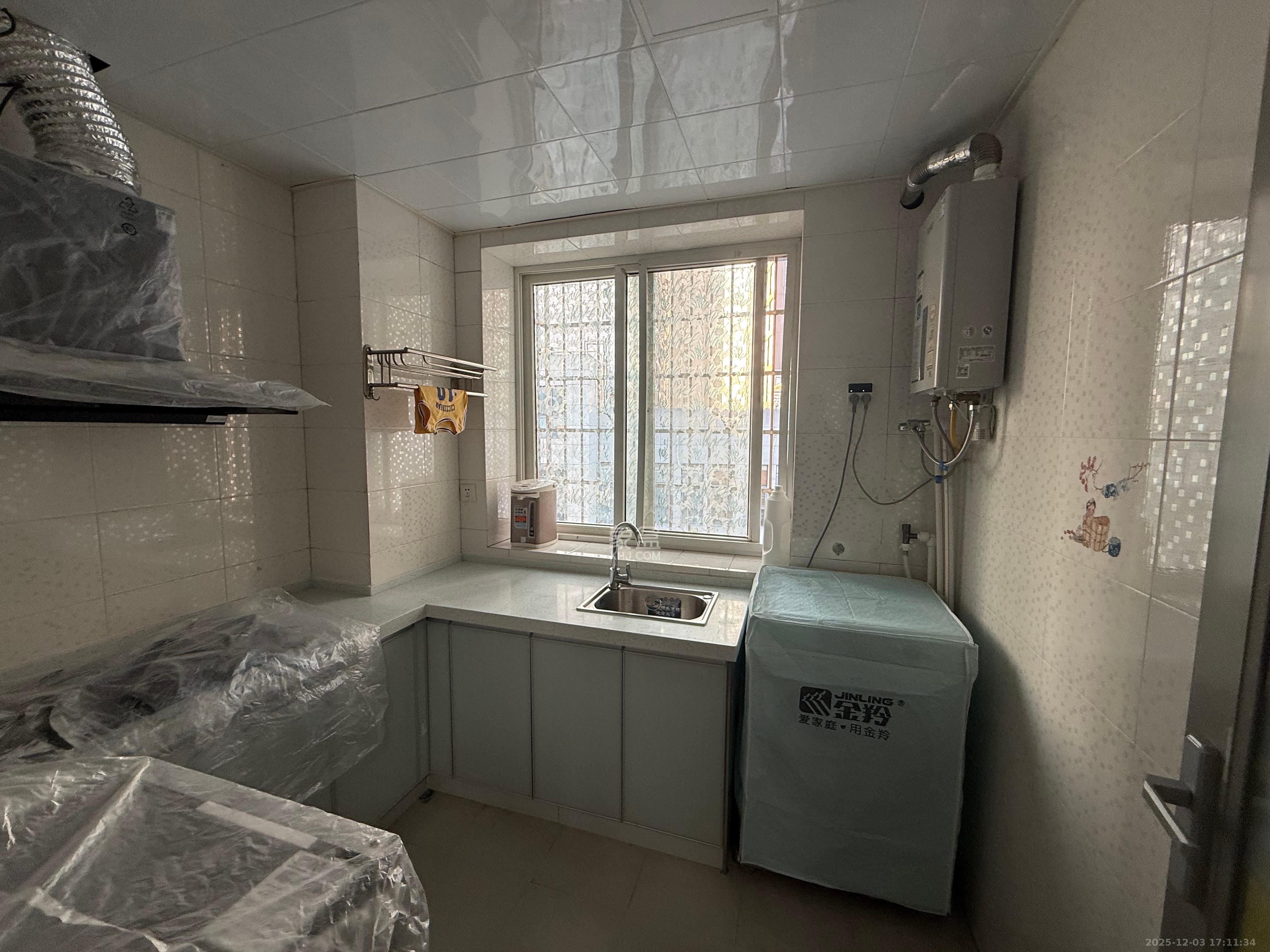 兴安苑 5室2厅2卫 2000.0元/月 兴安苑 5室2厅2卫 2000.0元/月室内图