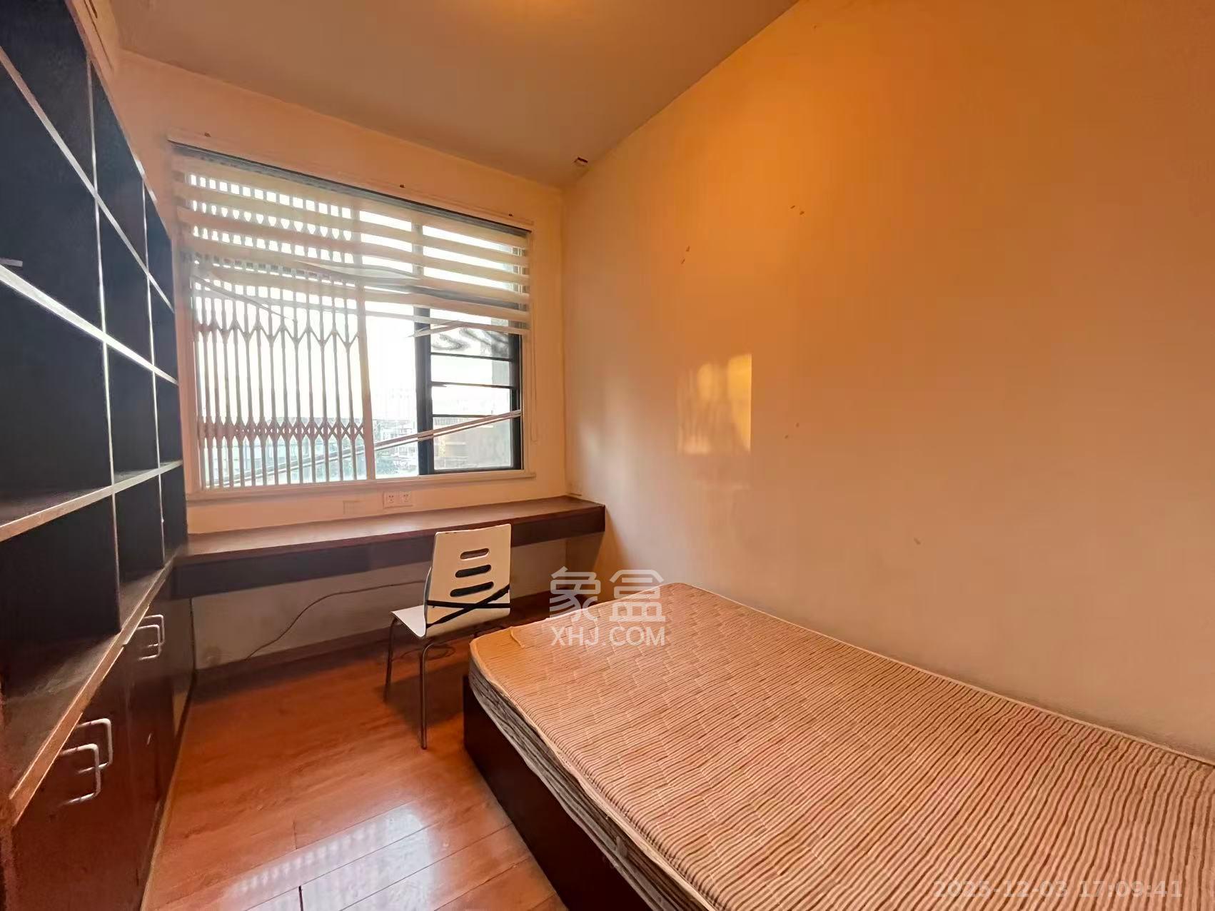 阳光100三期 3室2厅2卫 2700.0元/月 阳光100三期 3室2厅2卫 2700.0元/月室内图