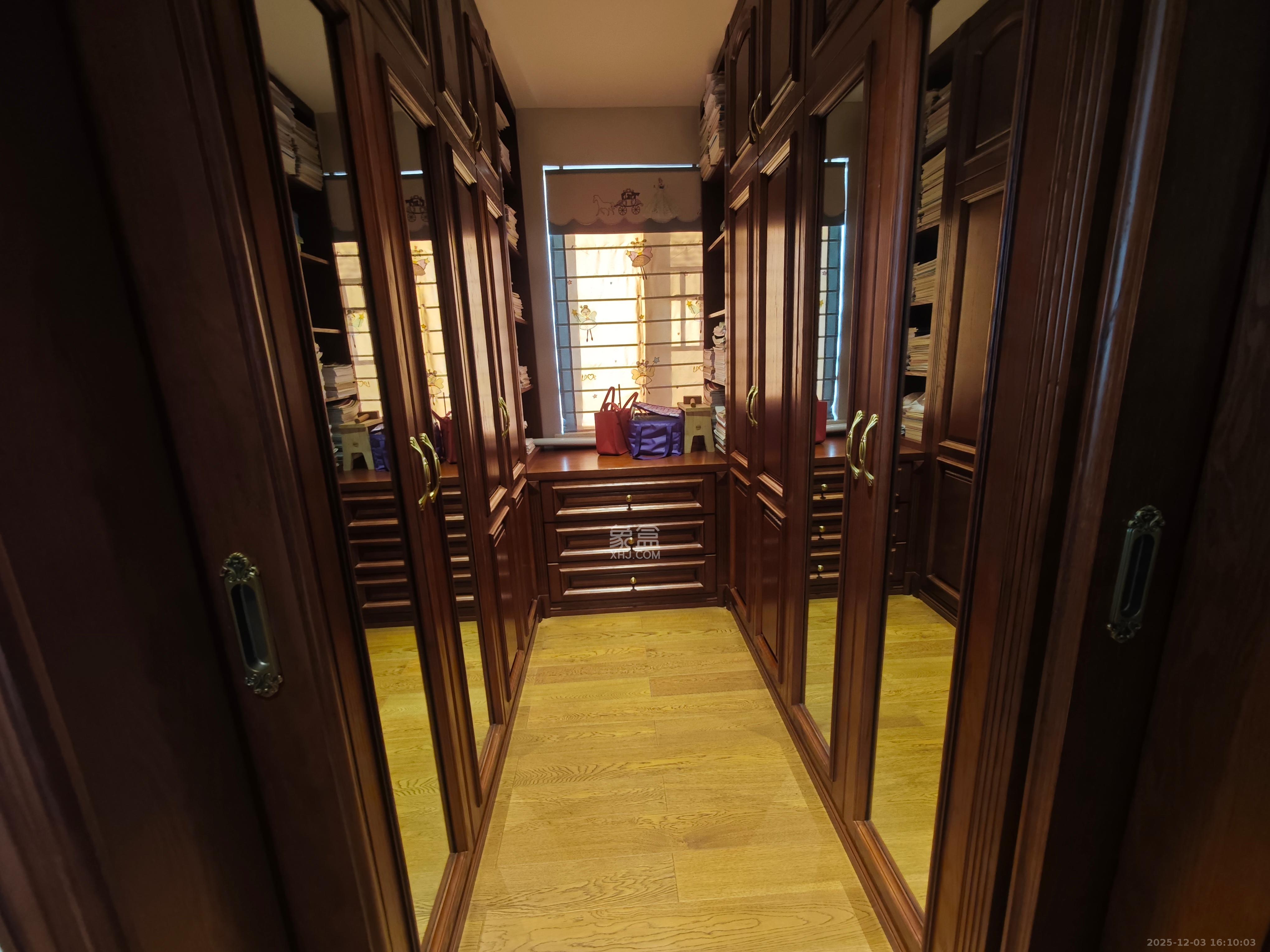 中建江山壹号 4室2厅2卫 15800.0元/月 中建江山壹号 4室2厅2卫 15800.0元/月室内图