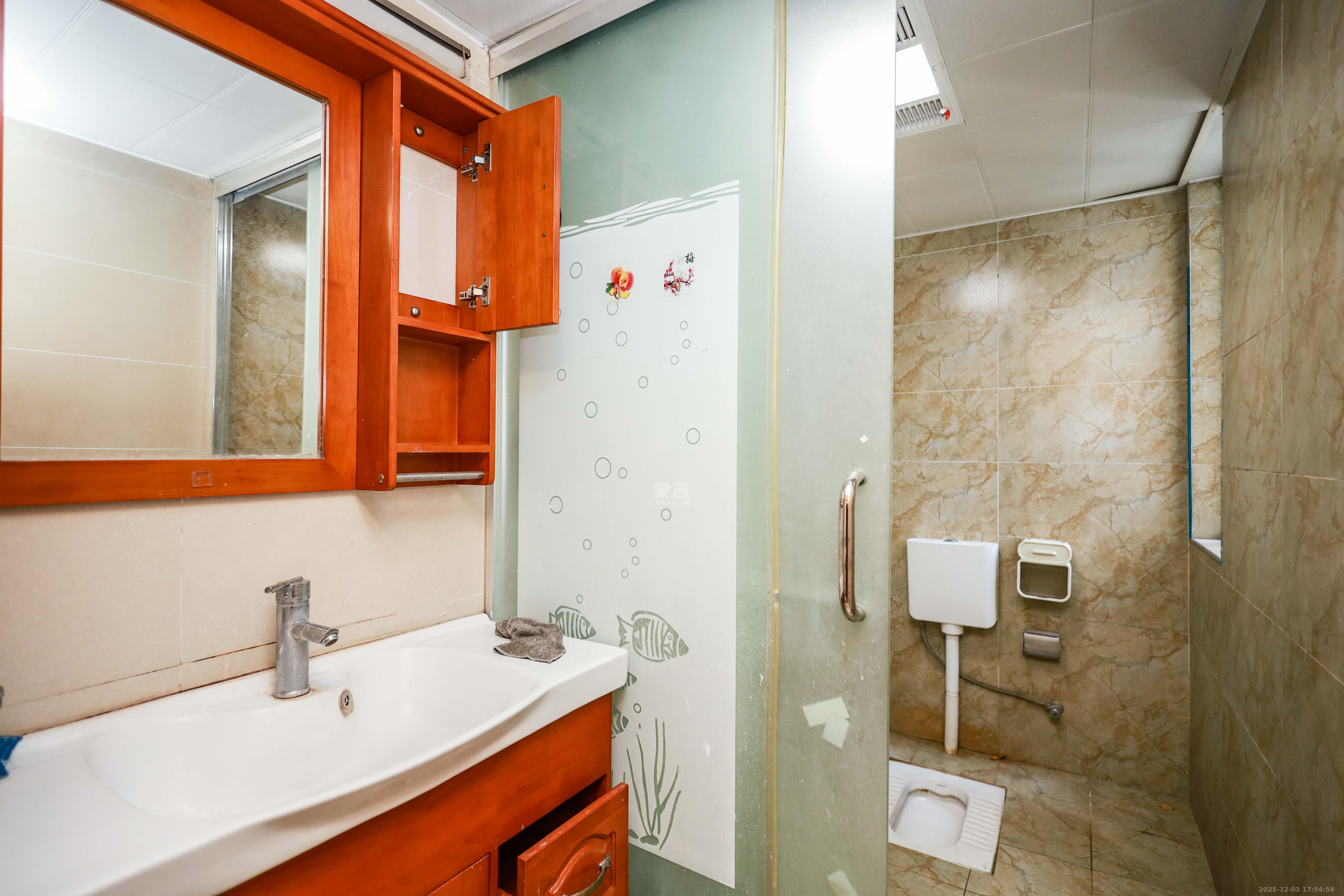 莱茵城  3室2厅1卫    59.8万卫生间