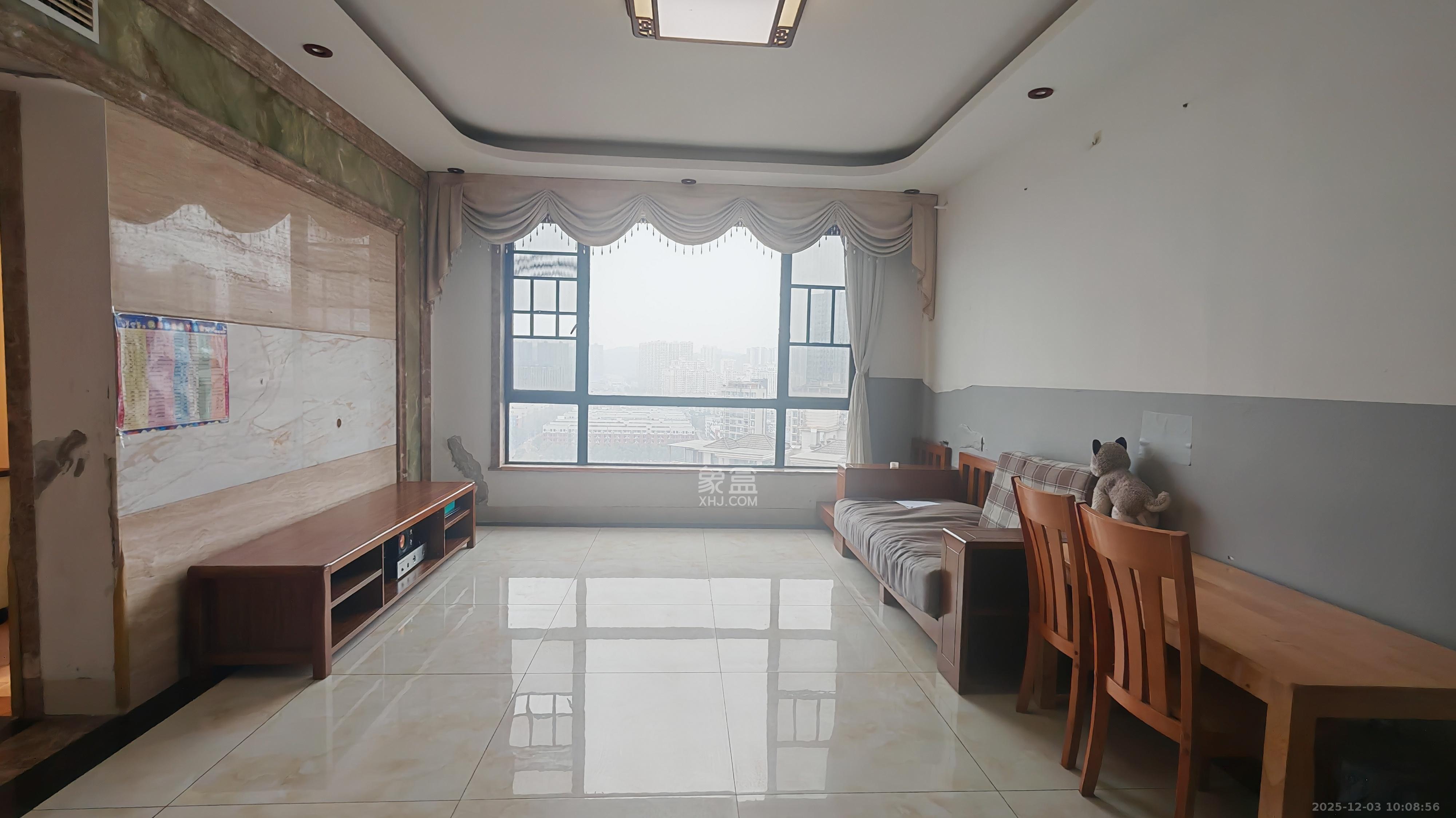 枫华府第  1室2厅1卫    2000.0元/月