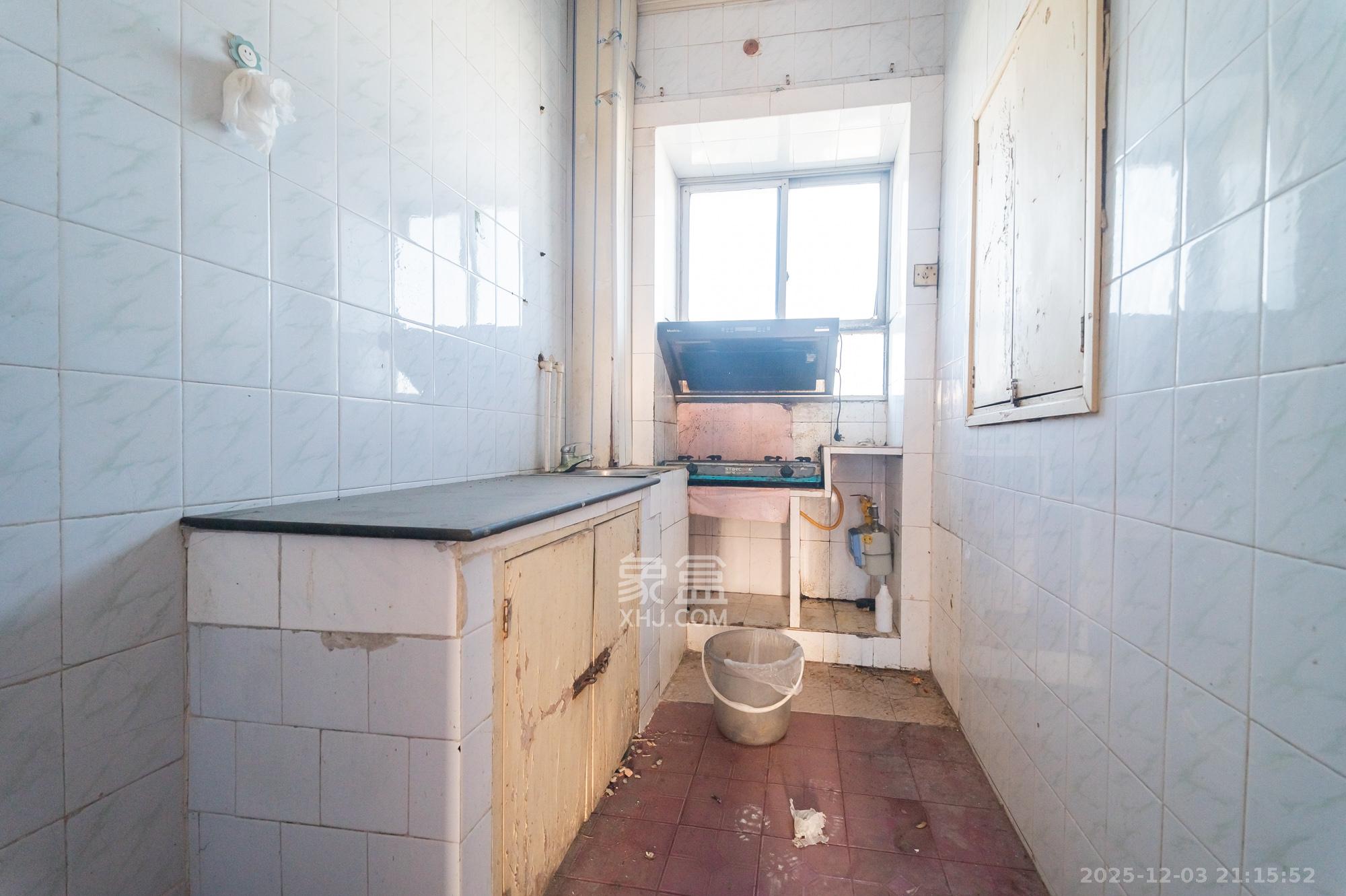 星沙交通局宿舍 3室2厅1卫 28.8万 星沙交通局宿舍 3室2厅1卫 28.8万厨房