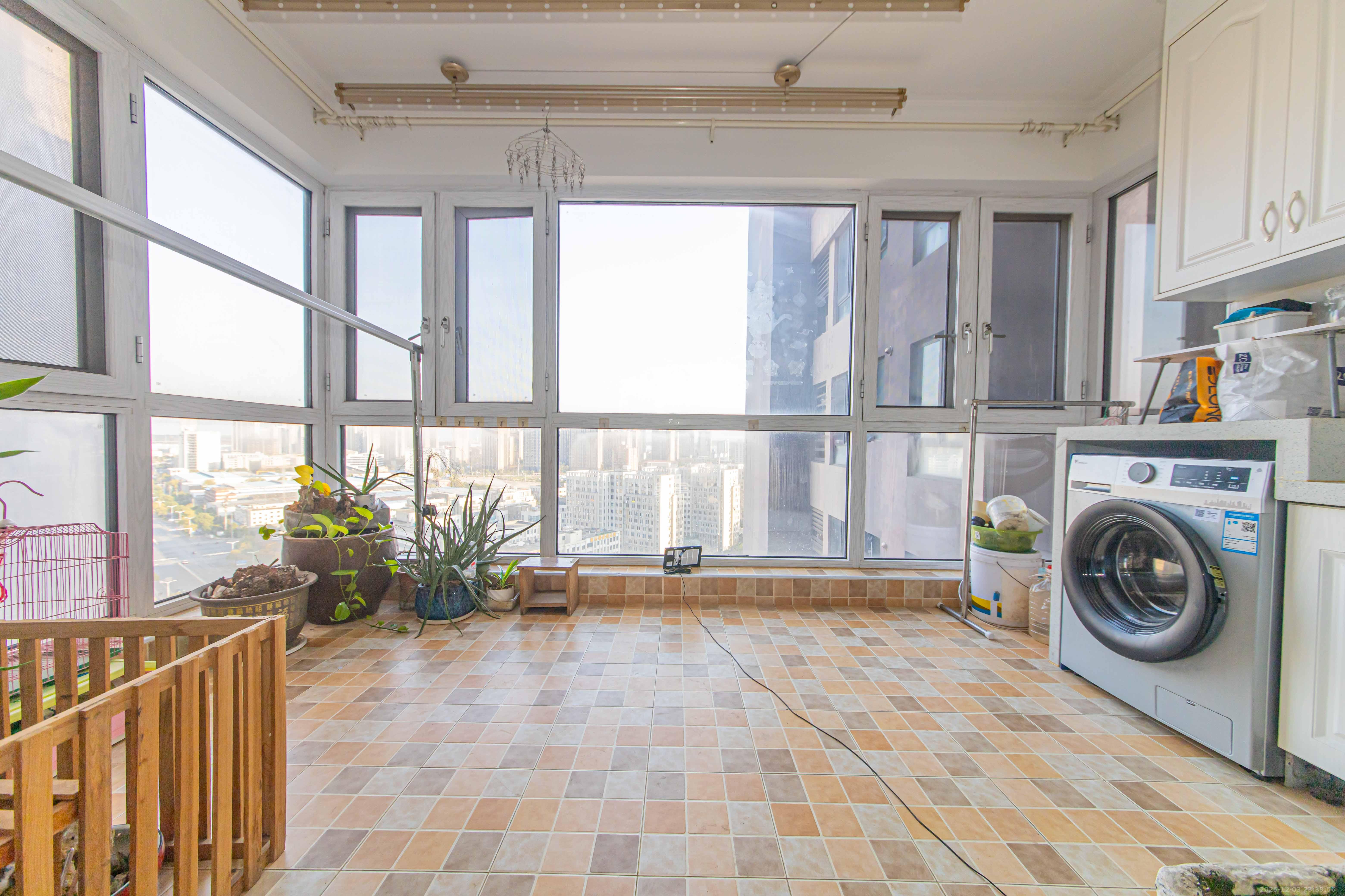 汇金城/嘉华城二期  4室2厅2卫    148.0万阳台