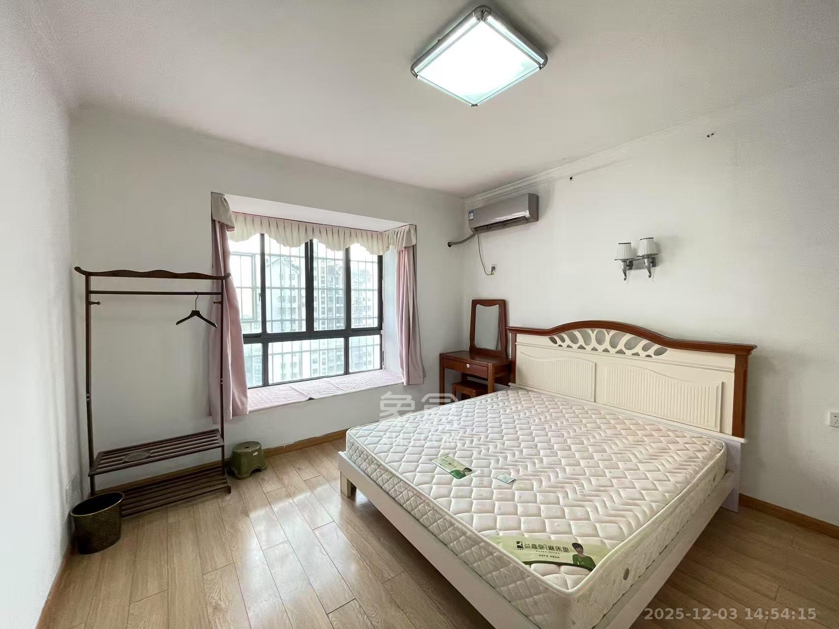 海林馨香雅苑 3室2厅1卫 2300.0元/月 海林馨香雅苑 3室2厅1卫 2300.0元/月室内图