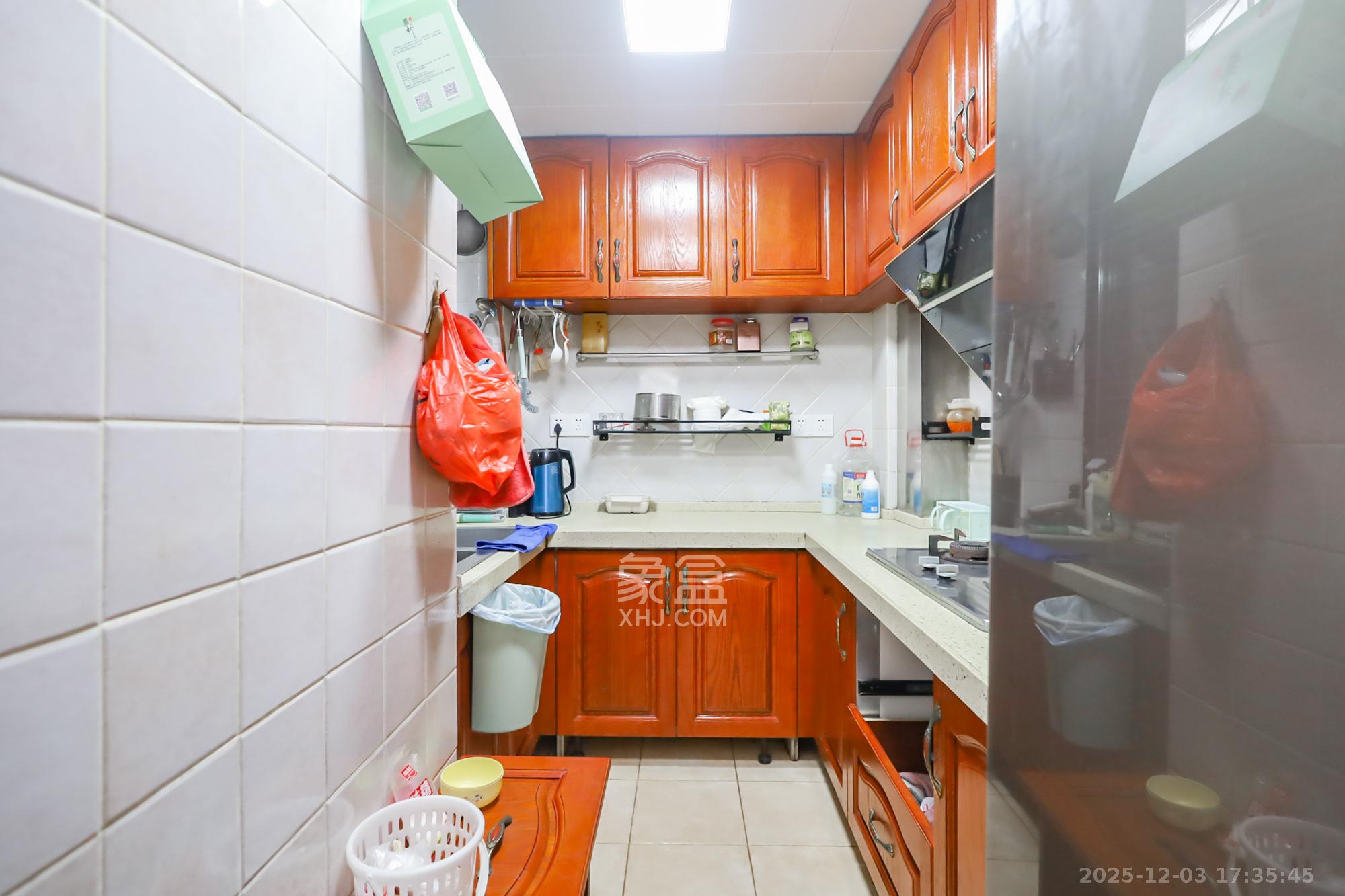 世茂铂翠湾一期 3室1厅1卫 140.0万 世茂铂翠湾一期 3室1厅1卫 140.0万厨房