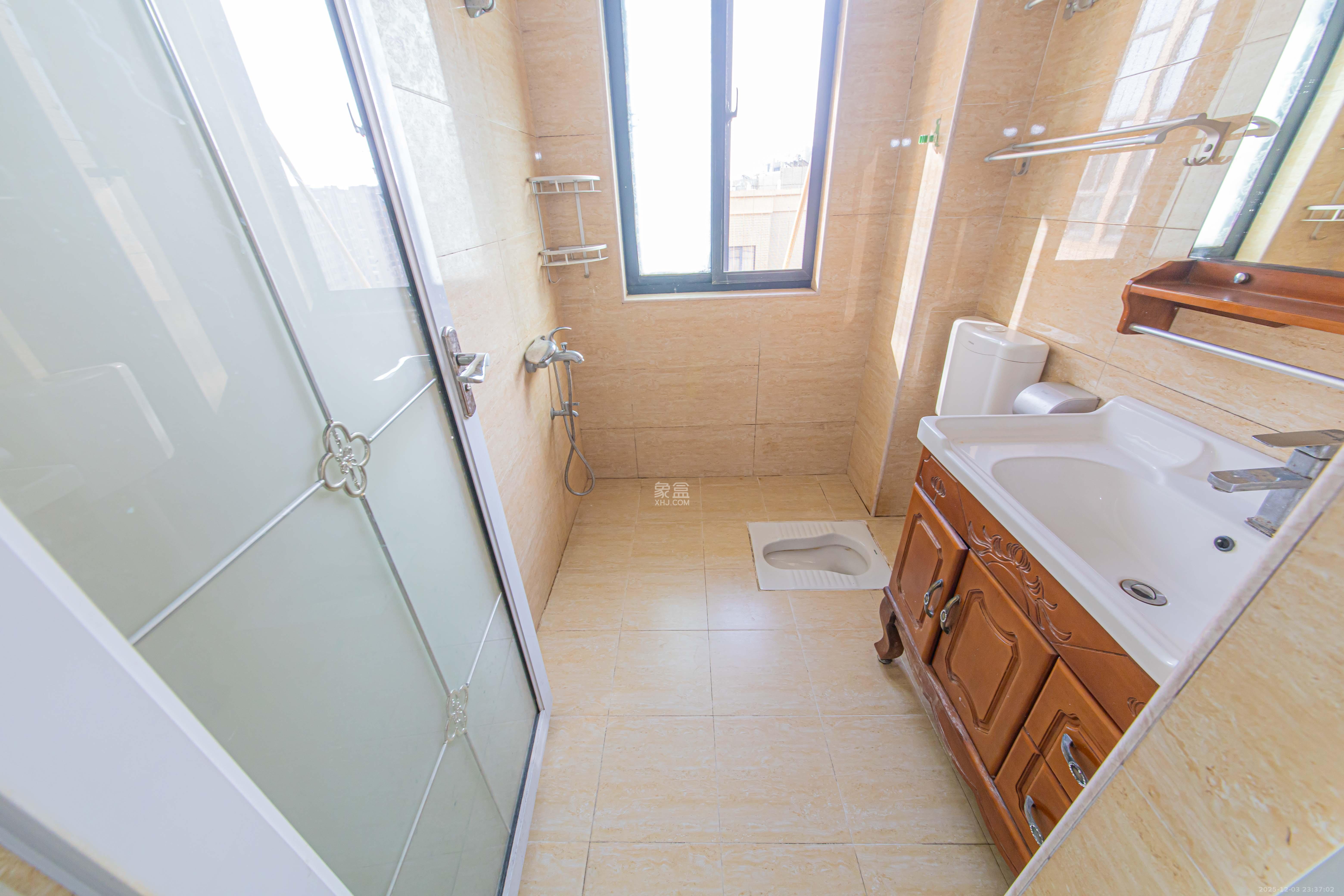 鑫远尚玺苑 4室2厅2卫 168.0万 鑫远尚玺苑 4室2厅2卫 168.0万卫生间