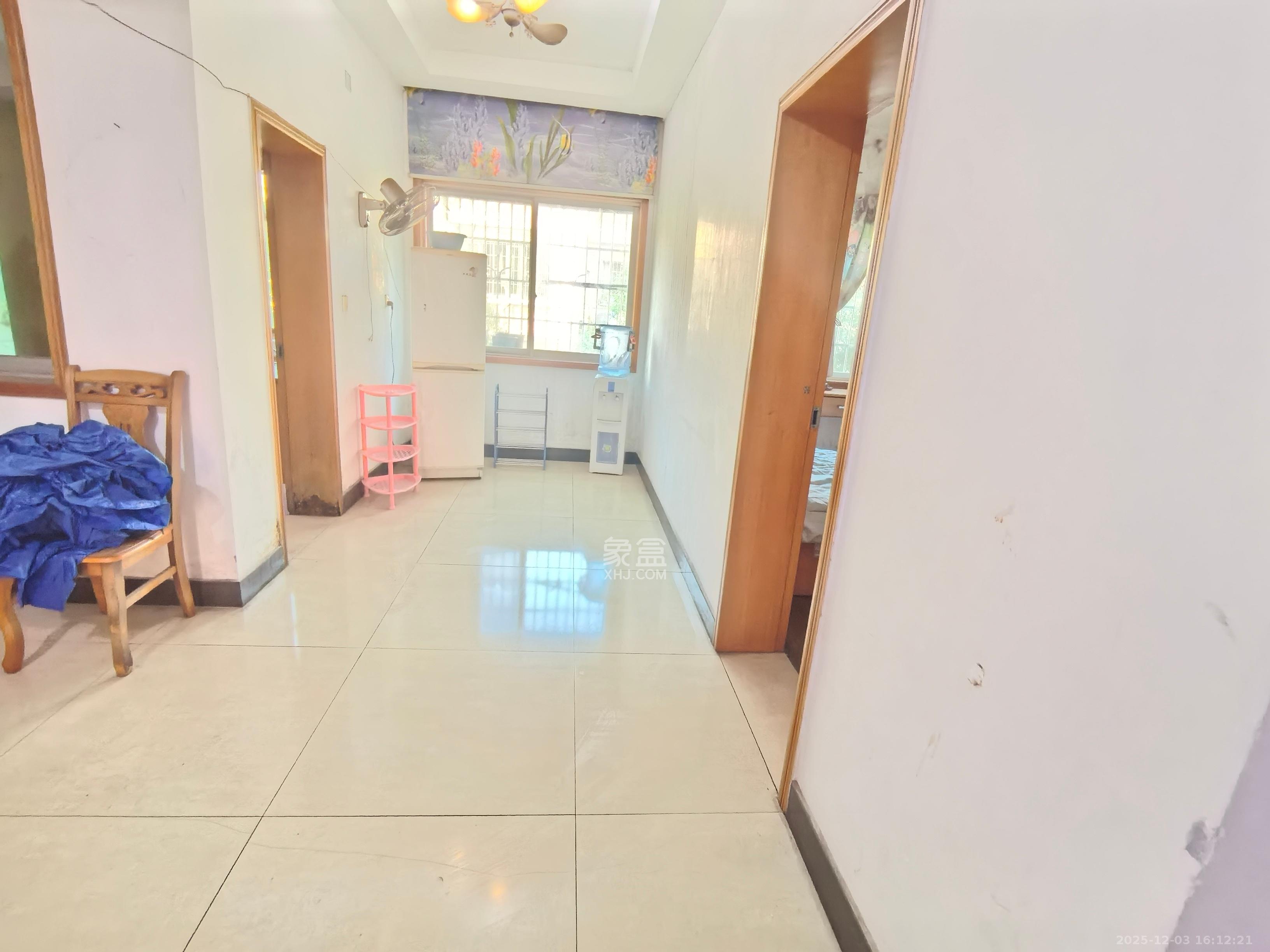 中南汽车世界 3室2厅1卫 1100.0元/月 中南汽车世界 3室2厅1卫 1100.0元/月室内图