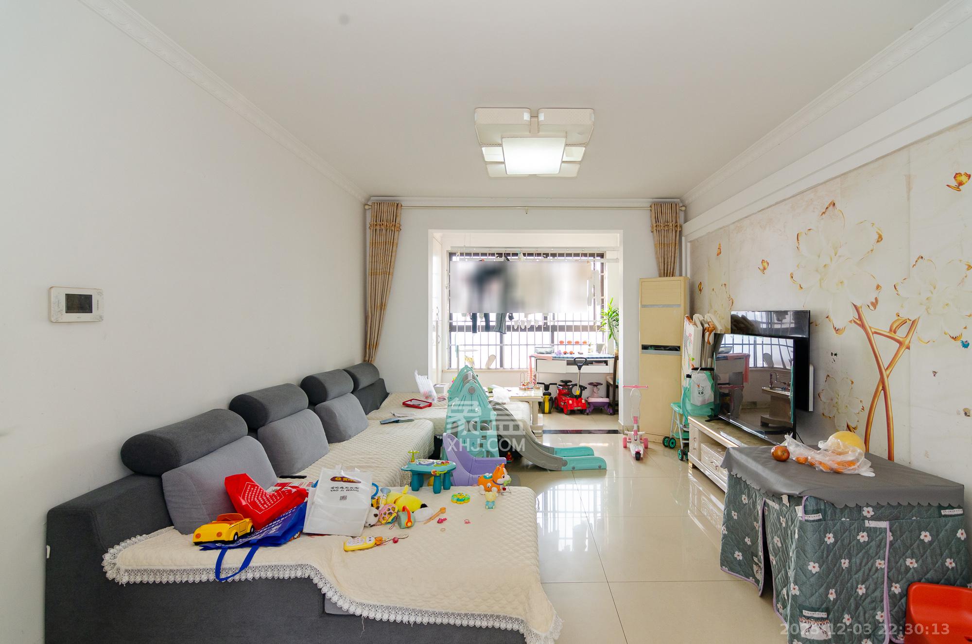 金地三千府(金地湖山樾、金地自在城) 3室2厅1卫 52.0万 金地三千府(金地湖山樾、金地自在城) 3室2厅1卫 52.0万客厅