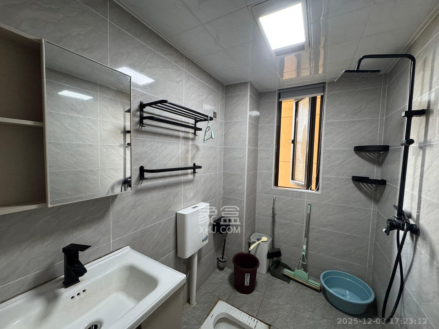 卓越蔚蓝城邦  3室2厅1卫    2200.0元/月室内图