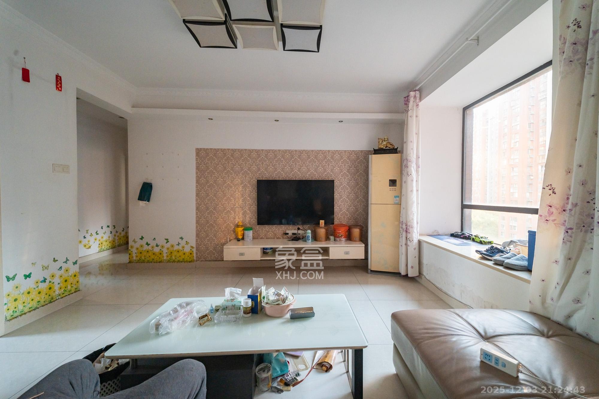 华润凤凰城一期  3室2厅1卫    59.0万客厅