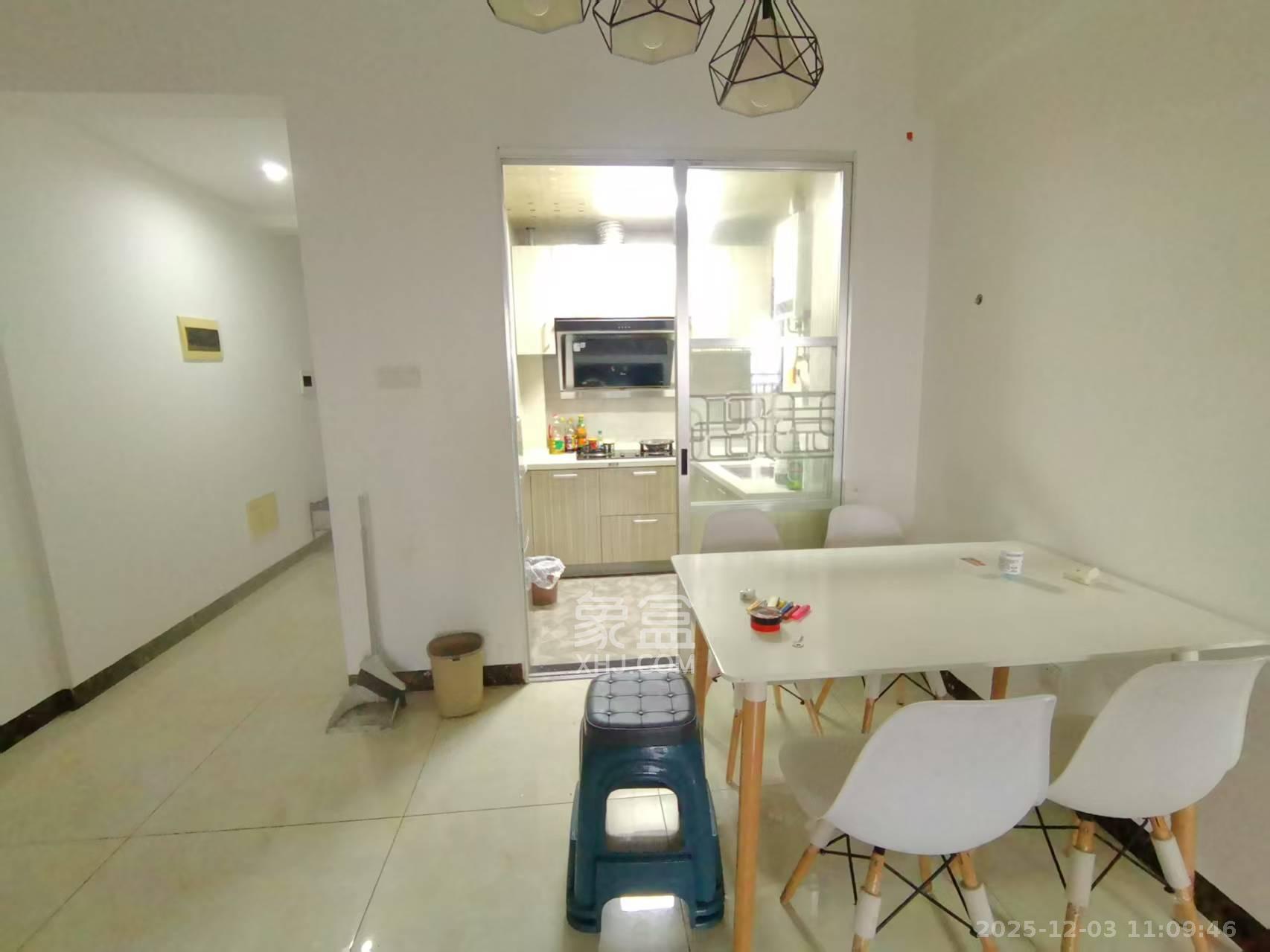 南庭城果  3室2厅1卫    2300.0元/月