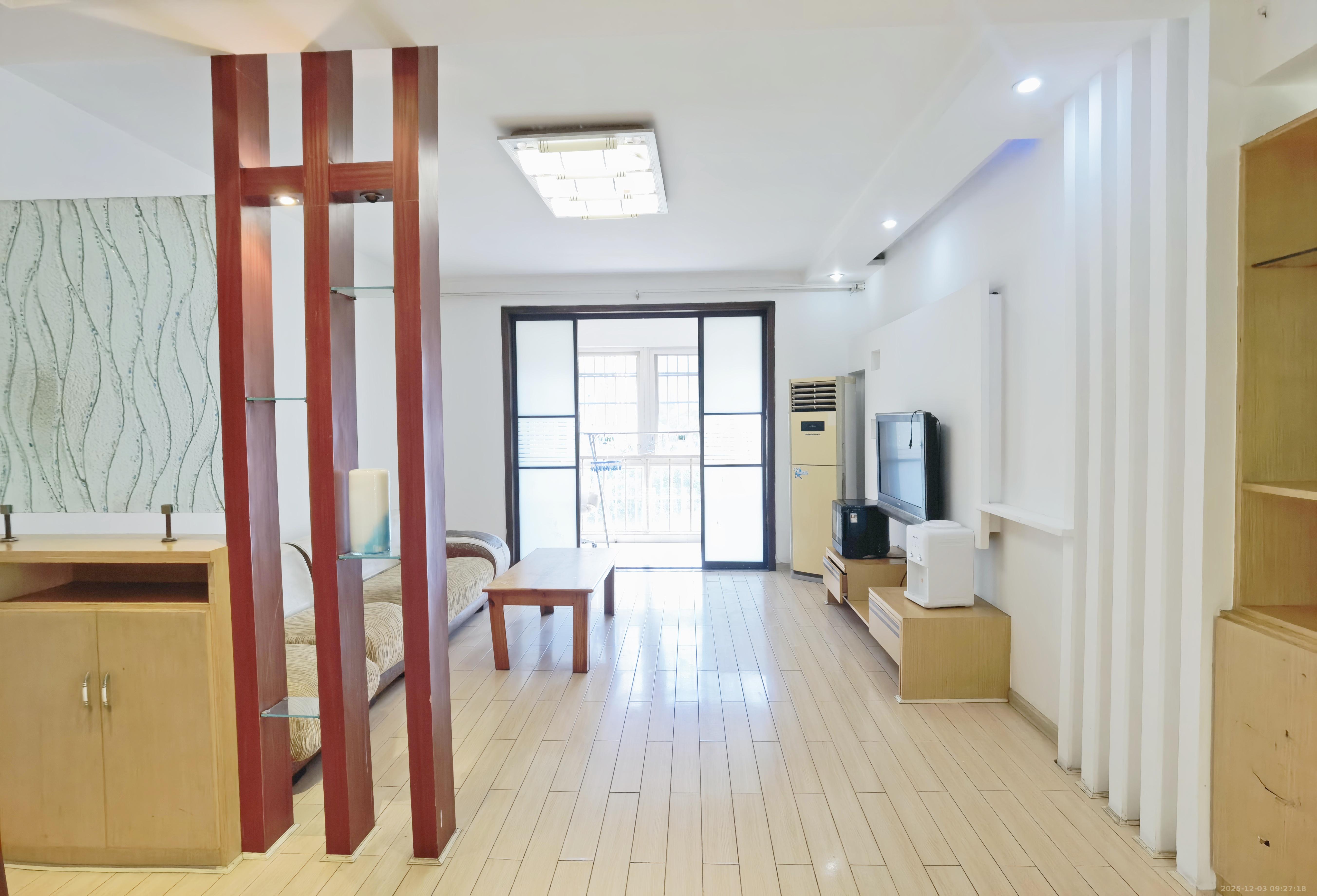 枫林美景  3室2厅2卫    1750.0元/月室内图