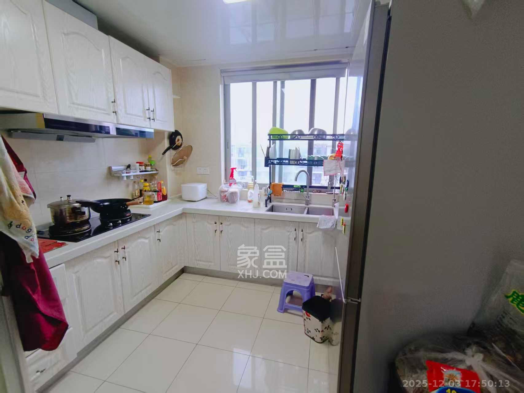 阳光100二期 3室2厅1卫 2500.0元/月 阳光100二期 3室2厅1卫 2500.0元/月室内图