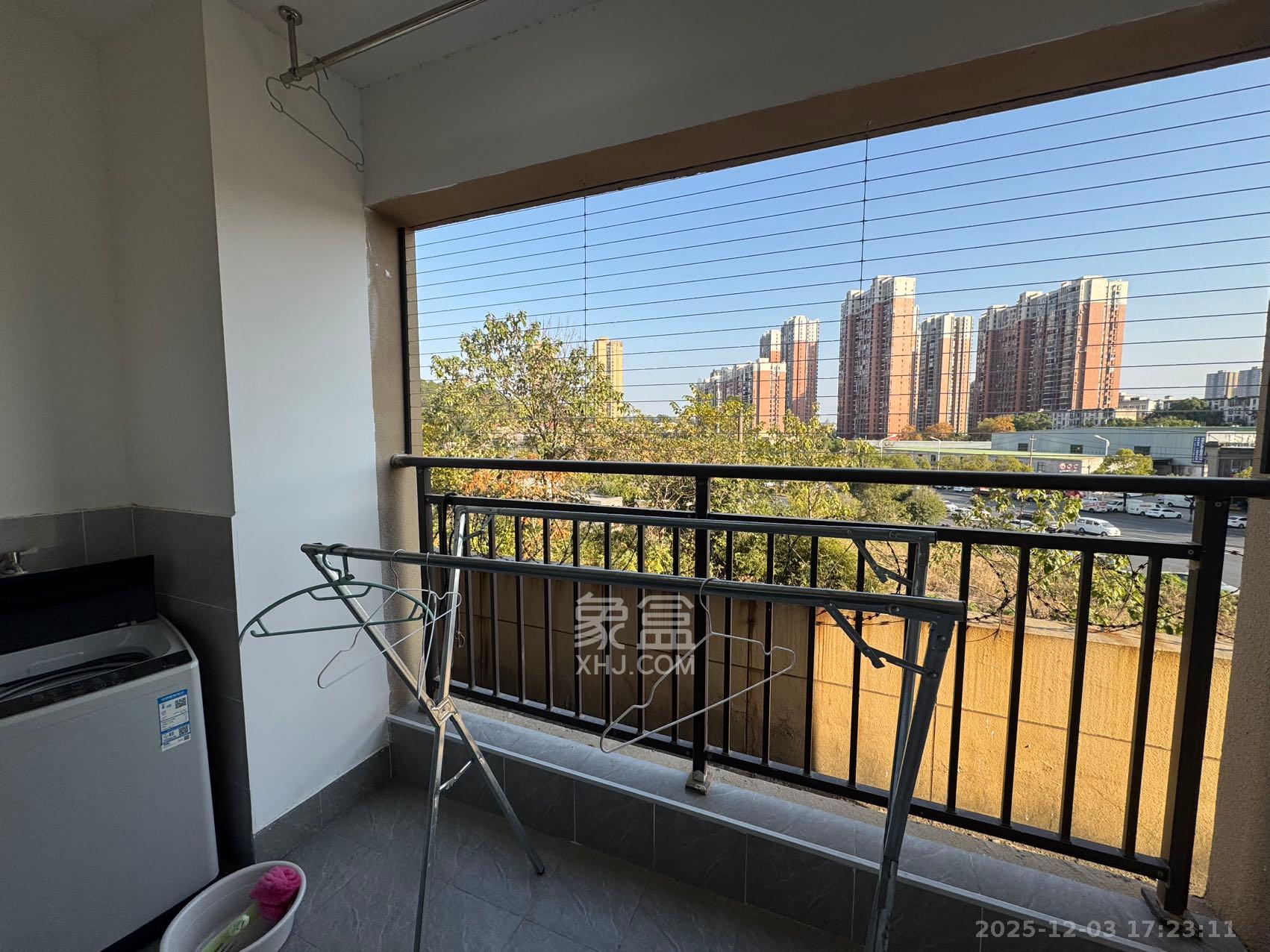 卓越蔚蓝城邦  3室2厅1卫    2200.0元/月室内图