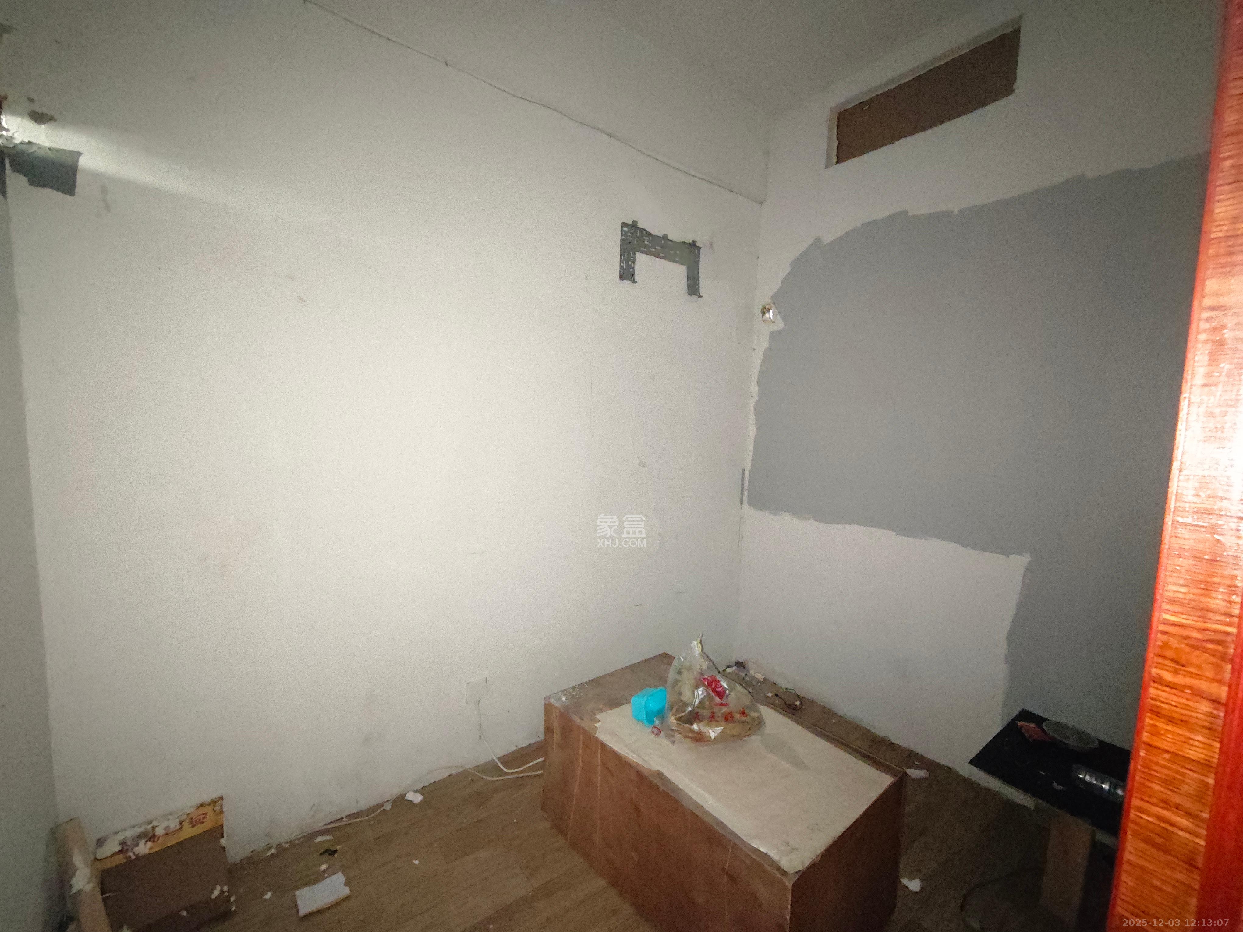 山水人家一二期   103.27㎡      2300.0元/月室内图