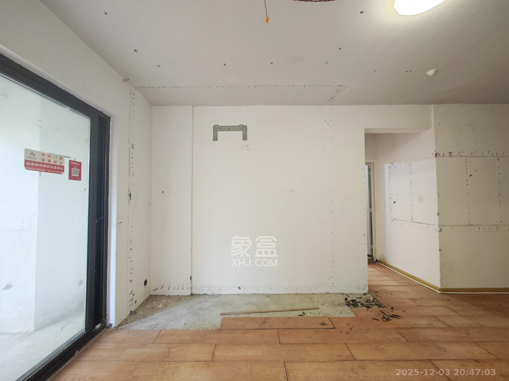 卓越蔚蓝城邦 3室2厅1卫 68.0万 卓越蔚蓝城邦 3室2厅1卫 68.0万客厅