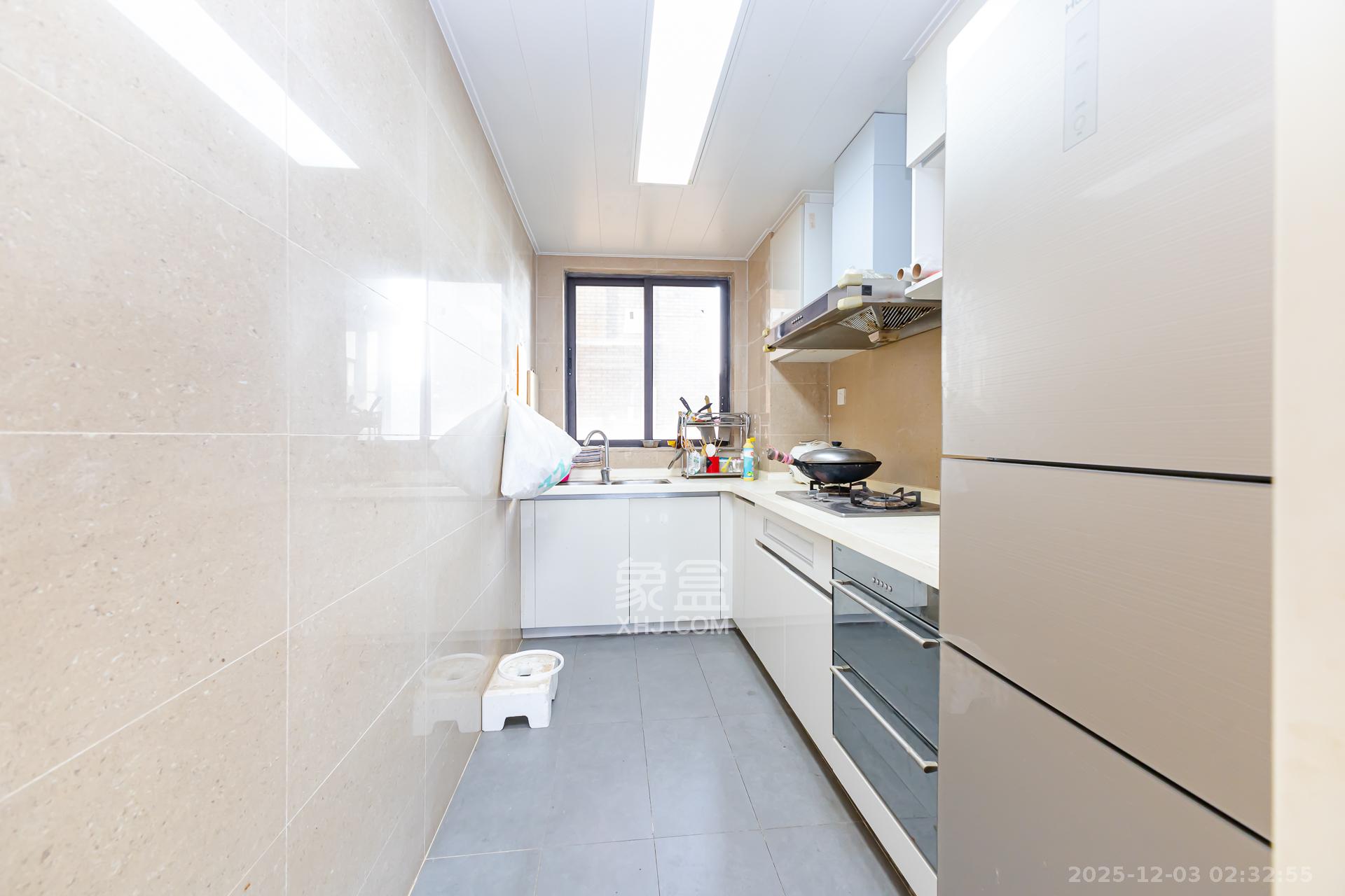 时代倾城一期  3室2厅1卫    80.0万厨房