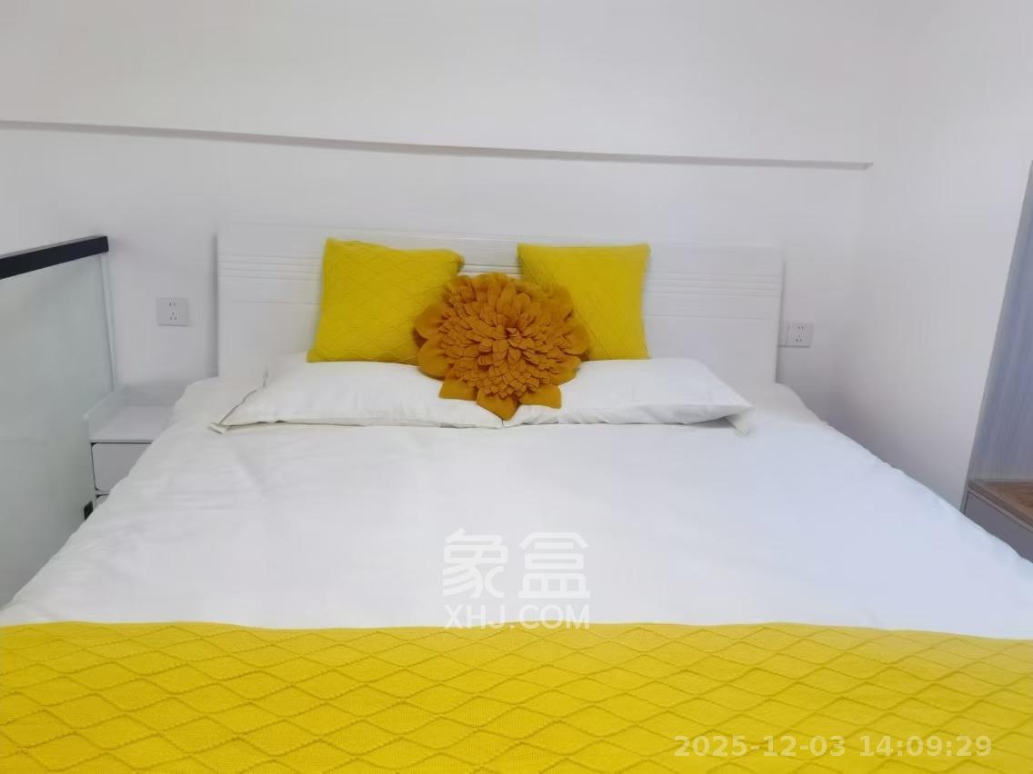 越秀悦湖台 2室2厅1卫 2300.0元/月 越秀悦湖台 2室2厅1卫 2300.0元/月室内图