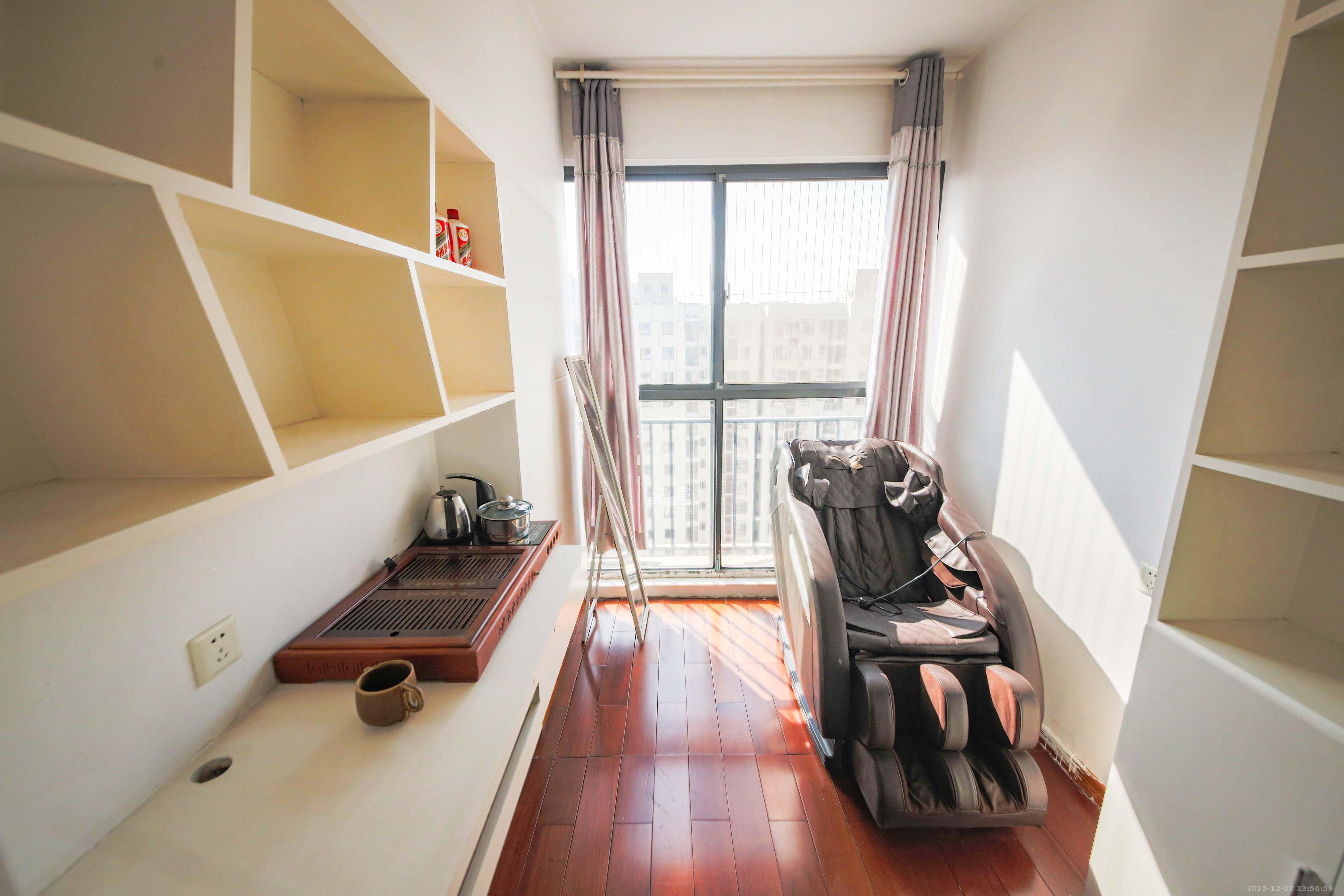 童话里  3室2厅1卫    65.0万阳台