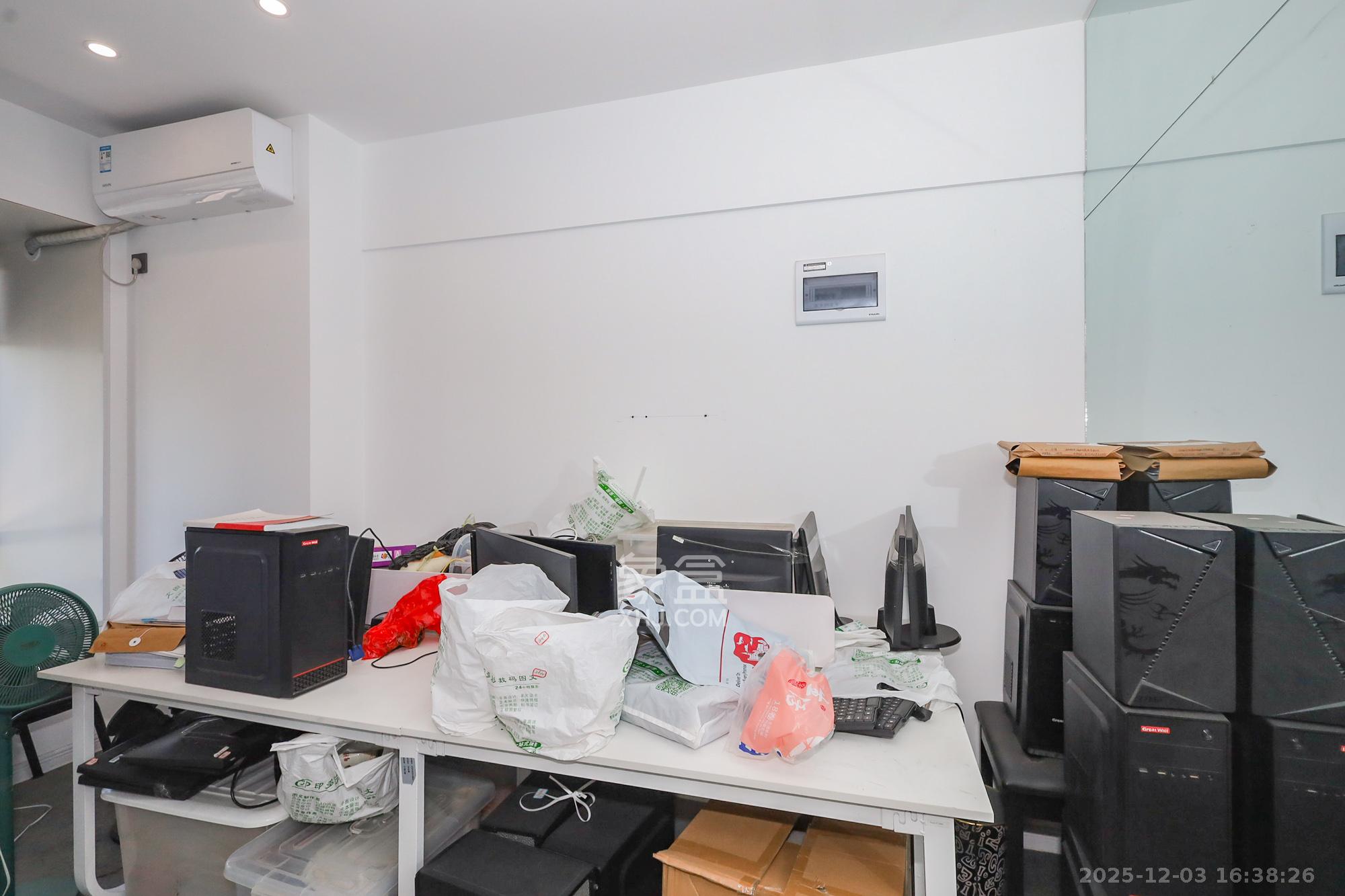 龙湖铂金岛  1室1厅1卫    28.0万卧室